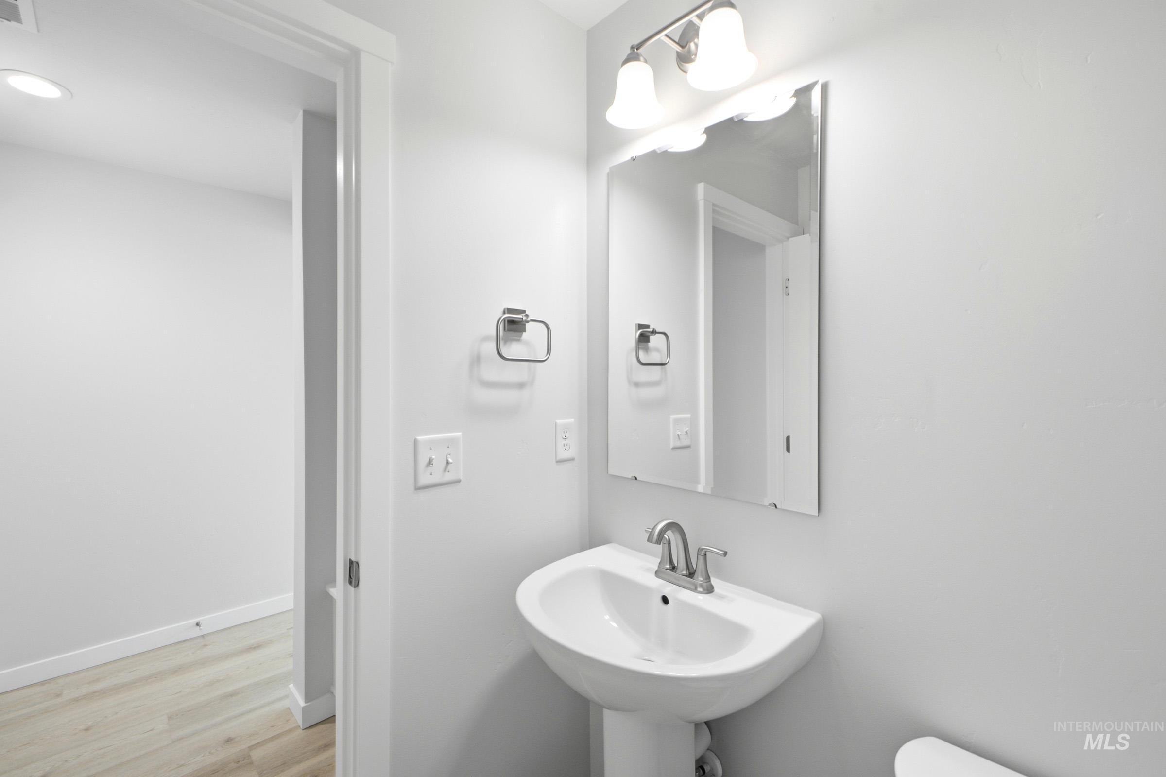 10827 Greensboro St Property Photo 10