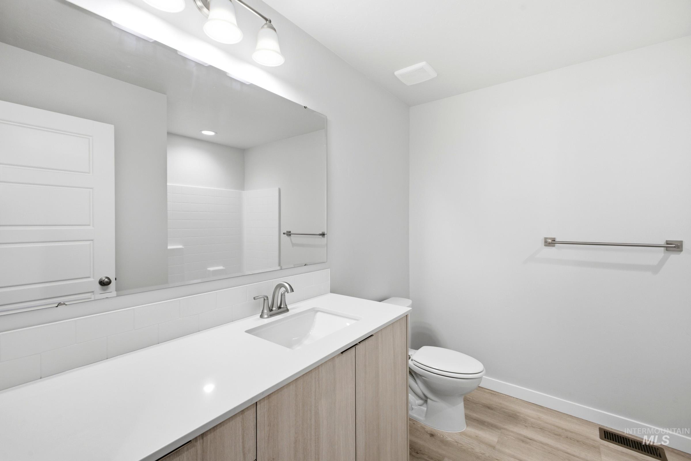 10827 Greensboro St Property Photo 16