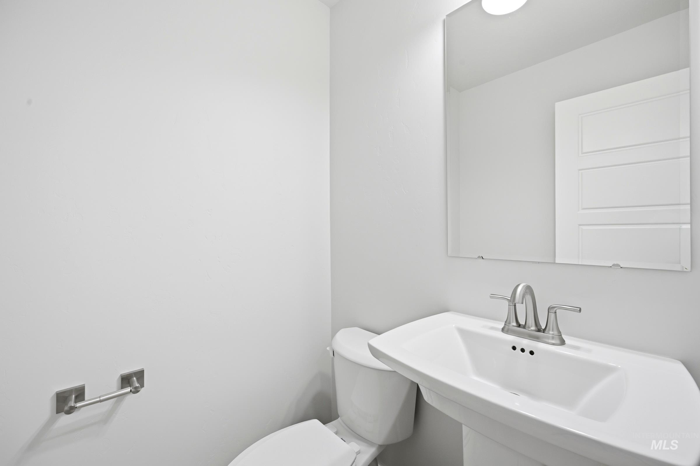 10787 Greensboro St Property Photo 8