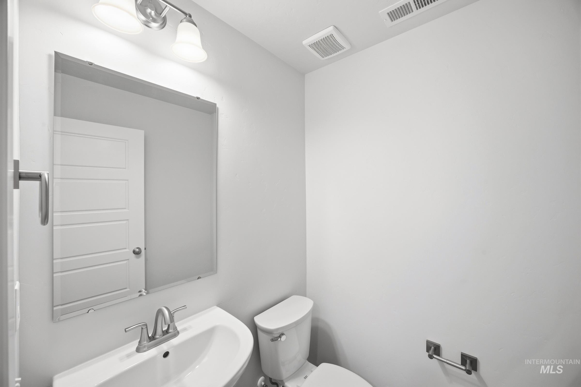 10781 Greensboro St Property Photo 10
