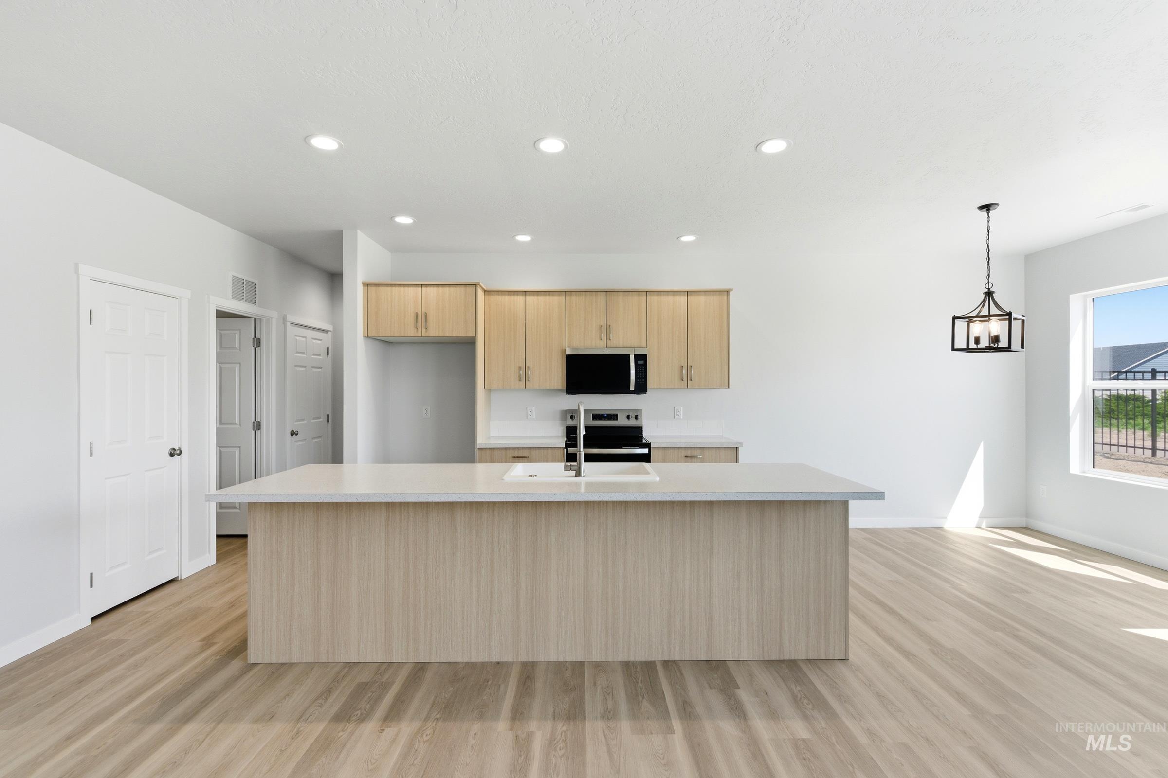 1709 Dyer St Property Photo 3