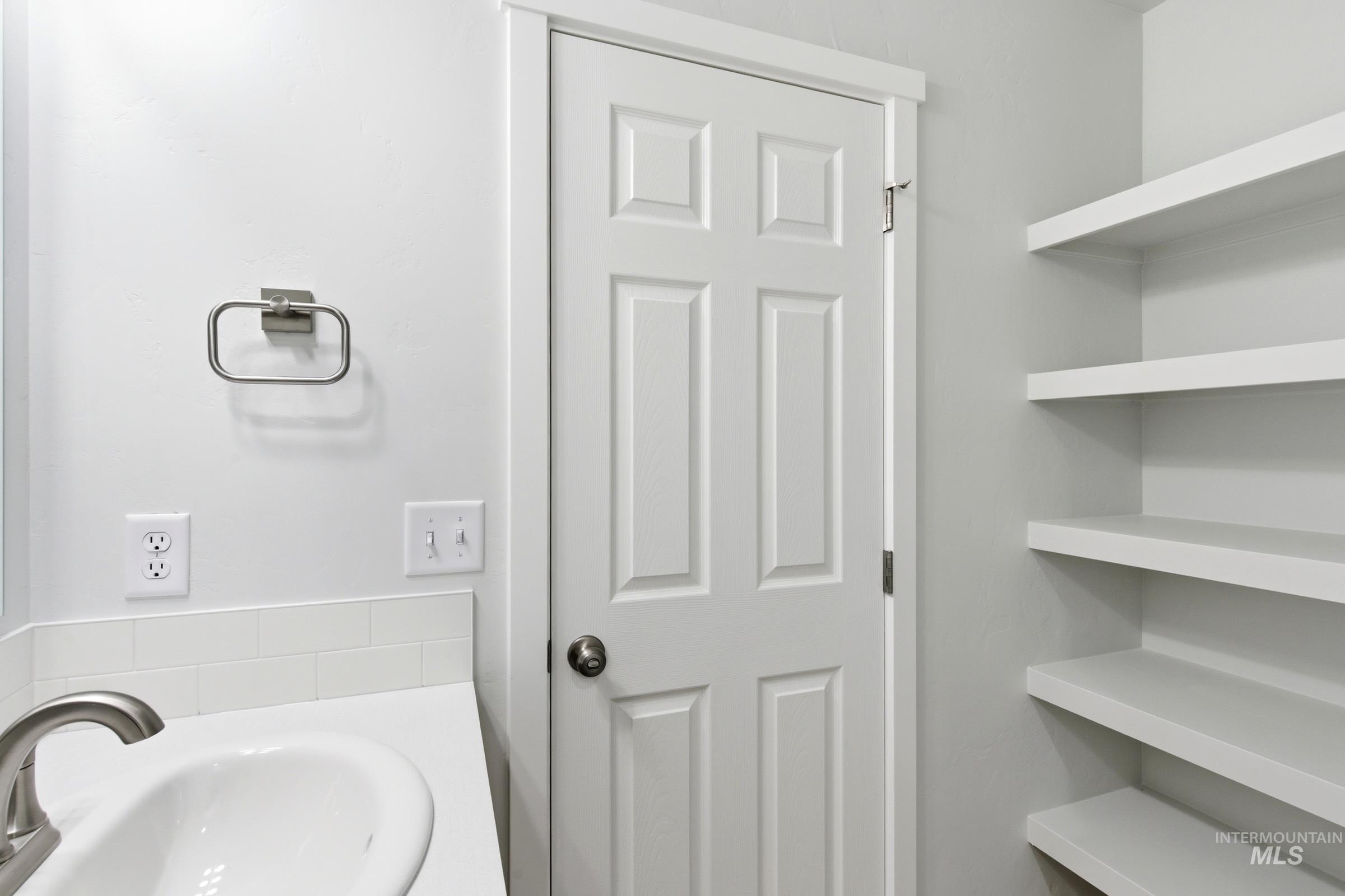1709 Dyer St Property Photo 19