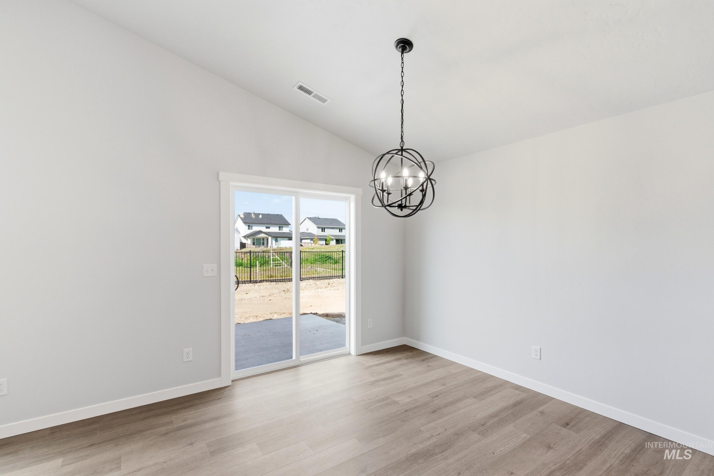 1314 N Coltsfoot Ave Property Photo 8