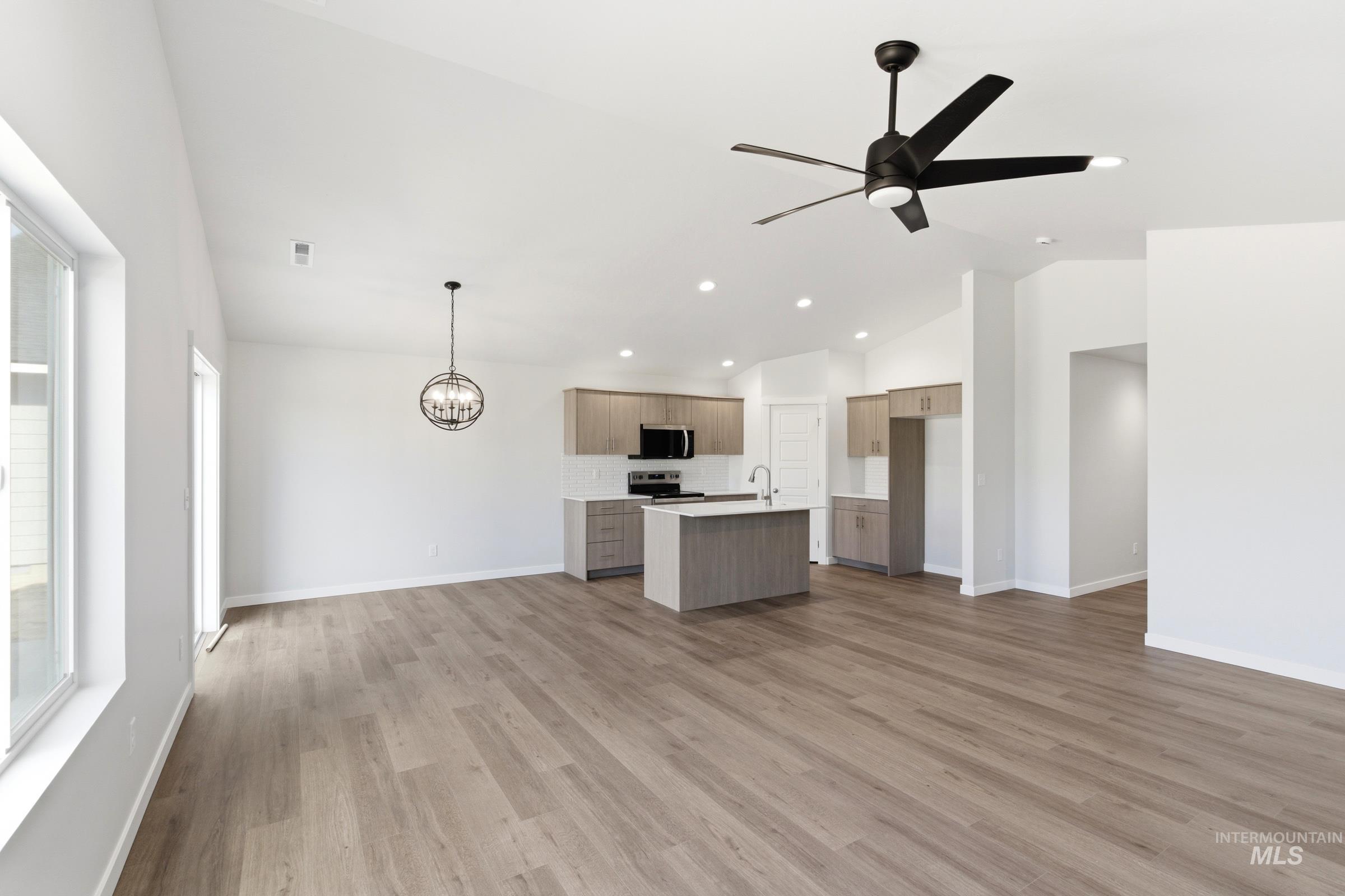 1314 N Coltsfoot Ave Property Photo 12