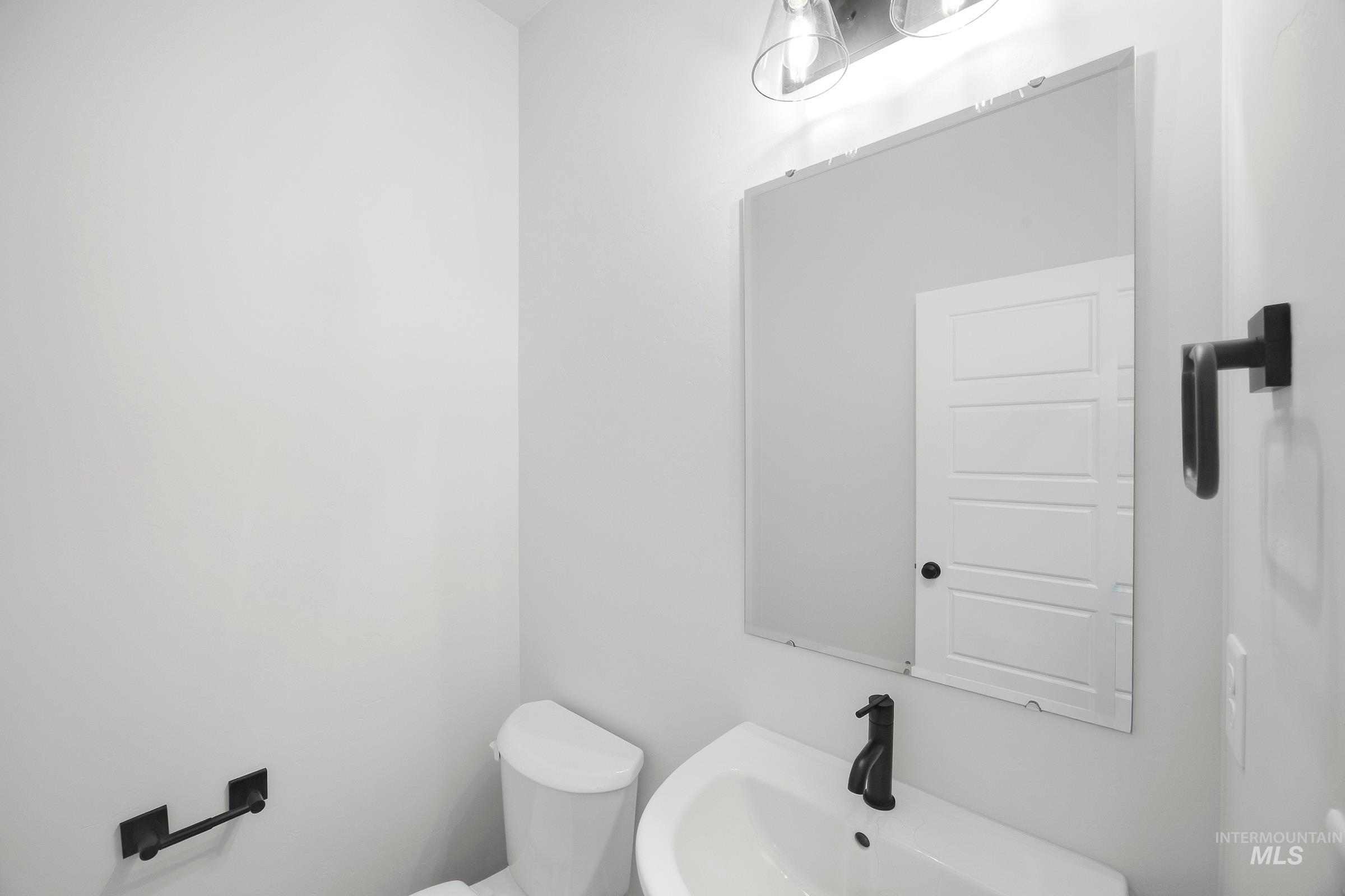 2051 S Summerson Way Property Photo 9
