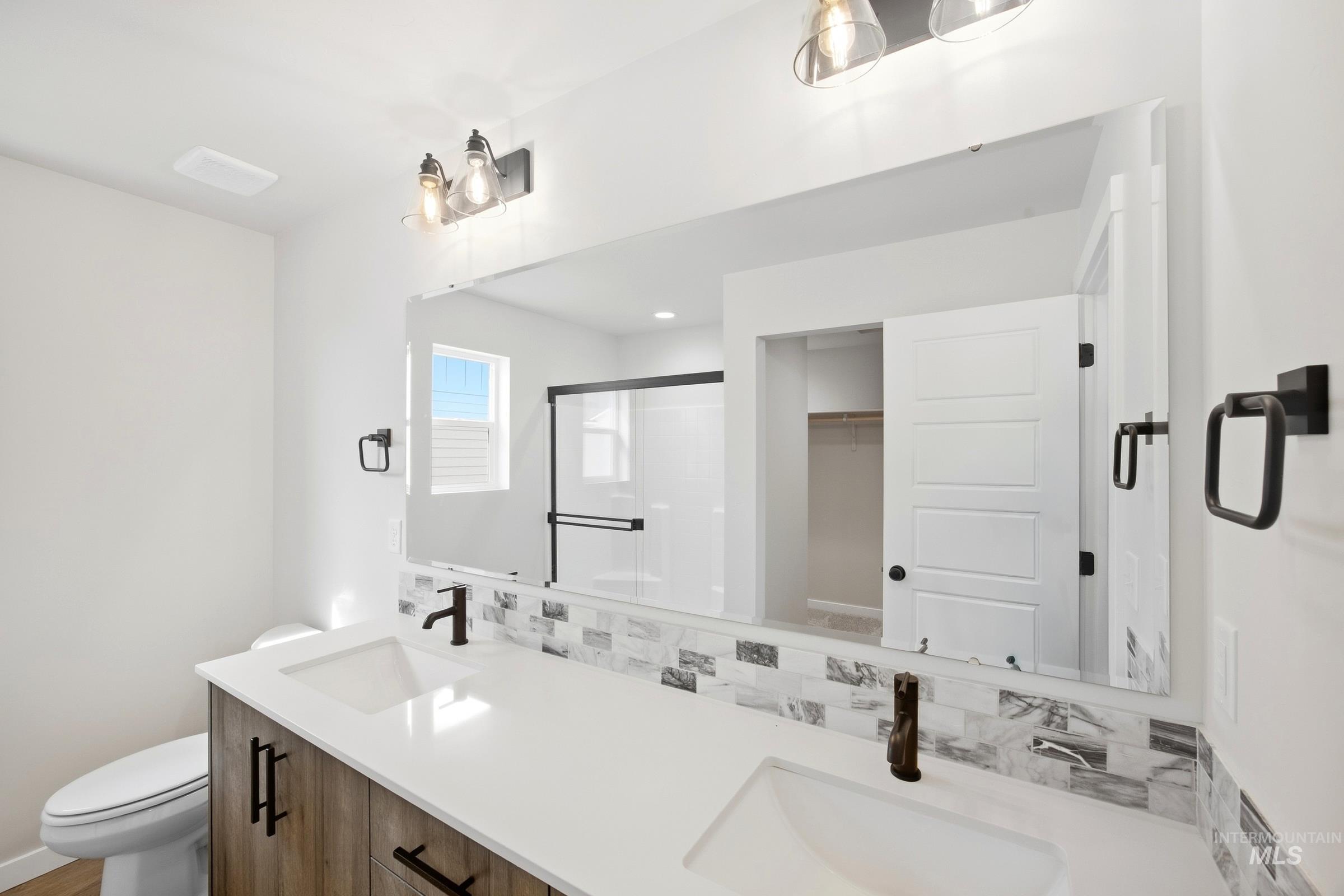 2051 S Summerson Way Property Photo 17