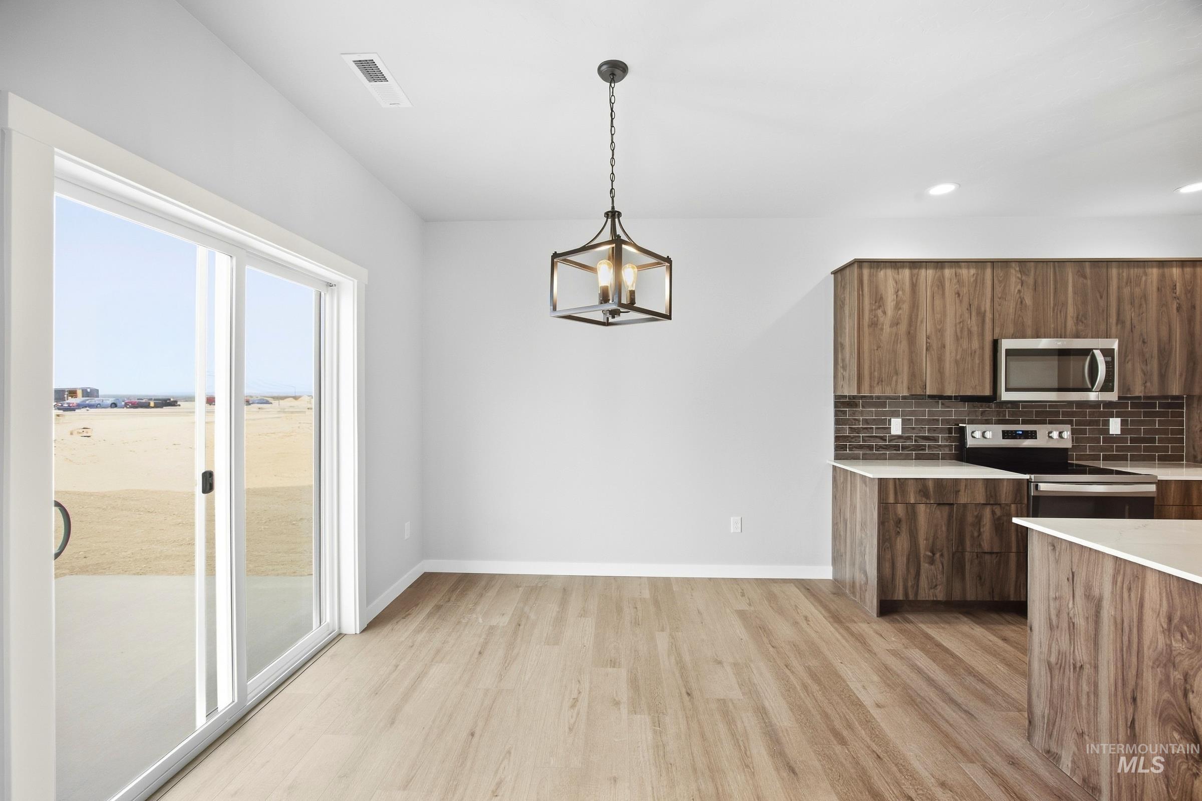 2063 S Summerson Way Property Photo 6