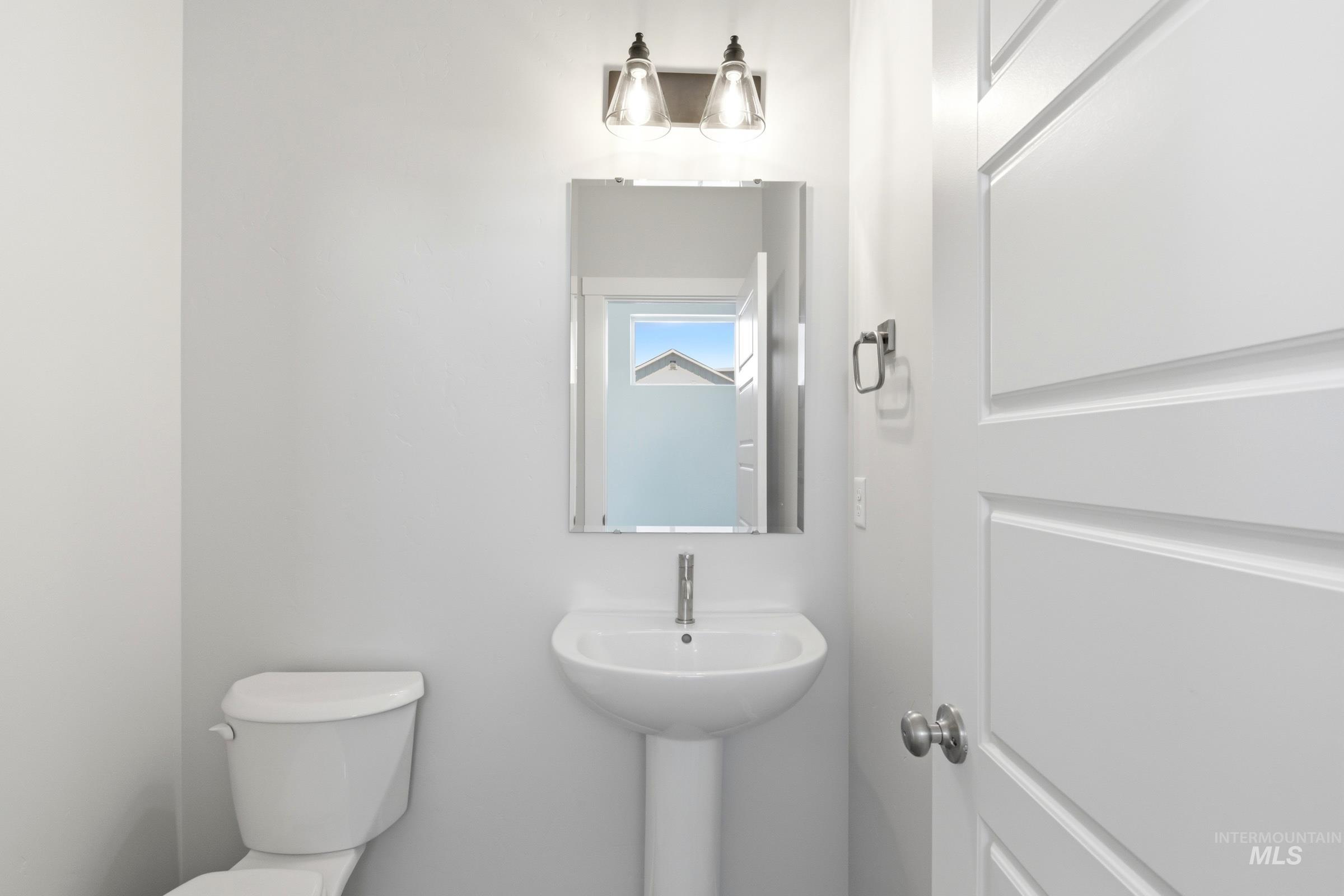 2063 S Summerson Way Property Photo 13