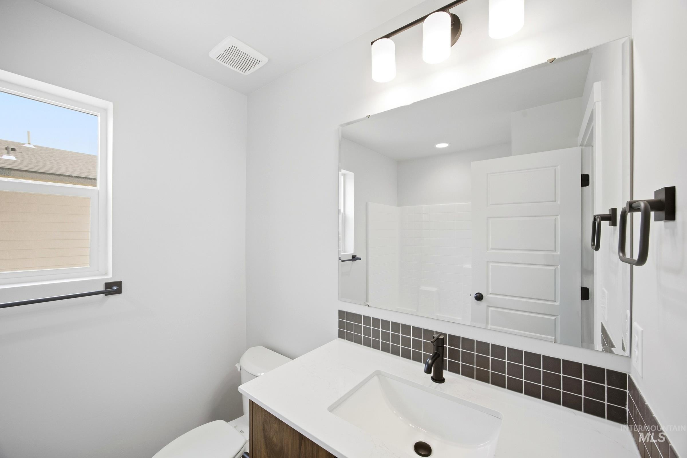 2063 S Summerson Way Property Photo 20