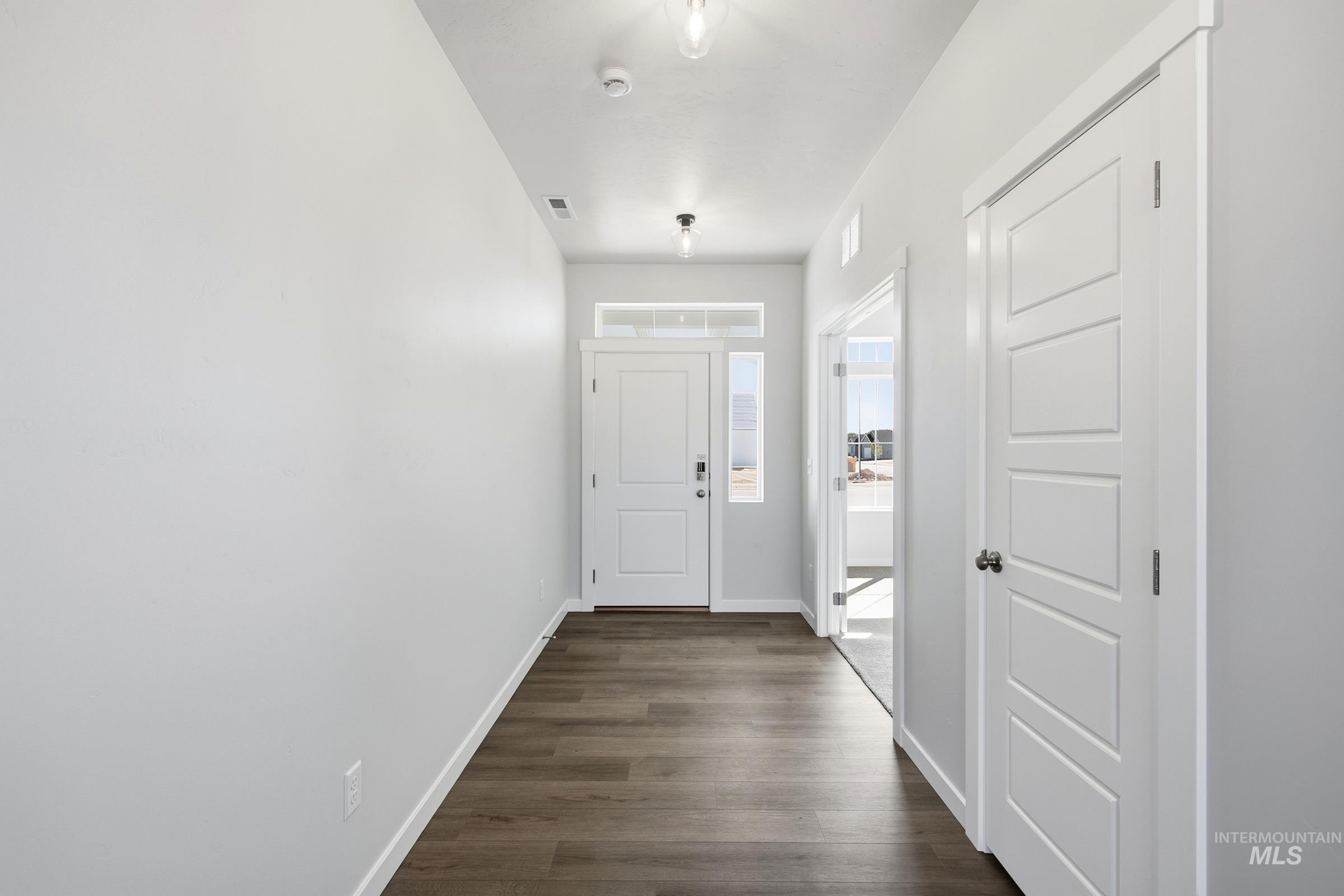 5501 S Edgecomb Way Property Photo 2