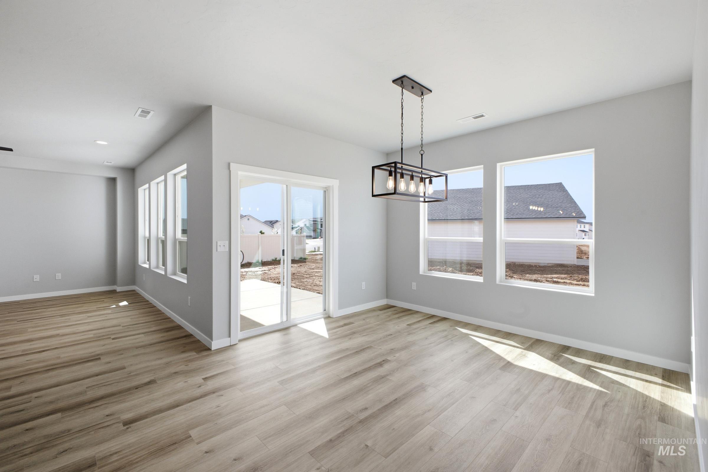 5501 S Edgecomb Way Property Photo 6