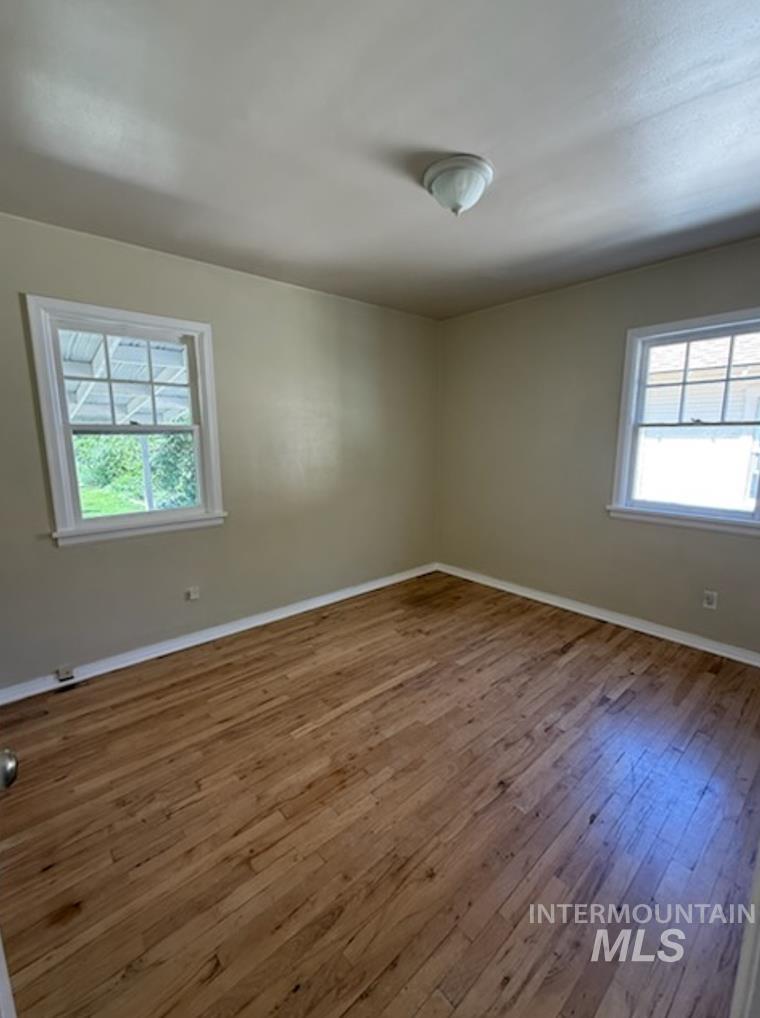 611 17 Ave S Property Photo 6