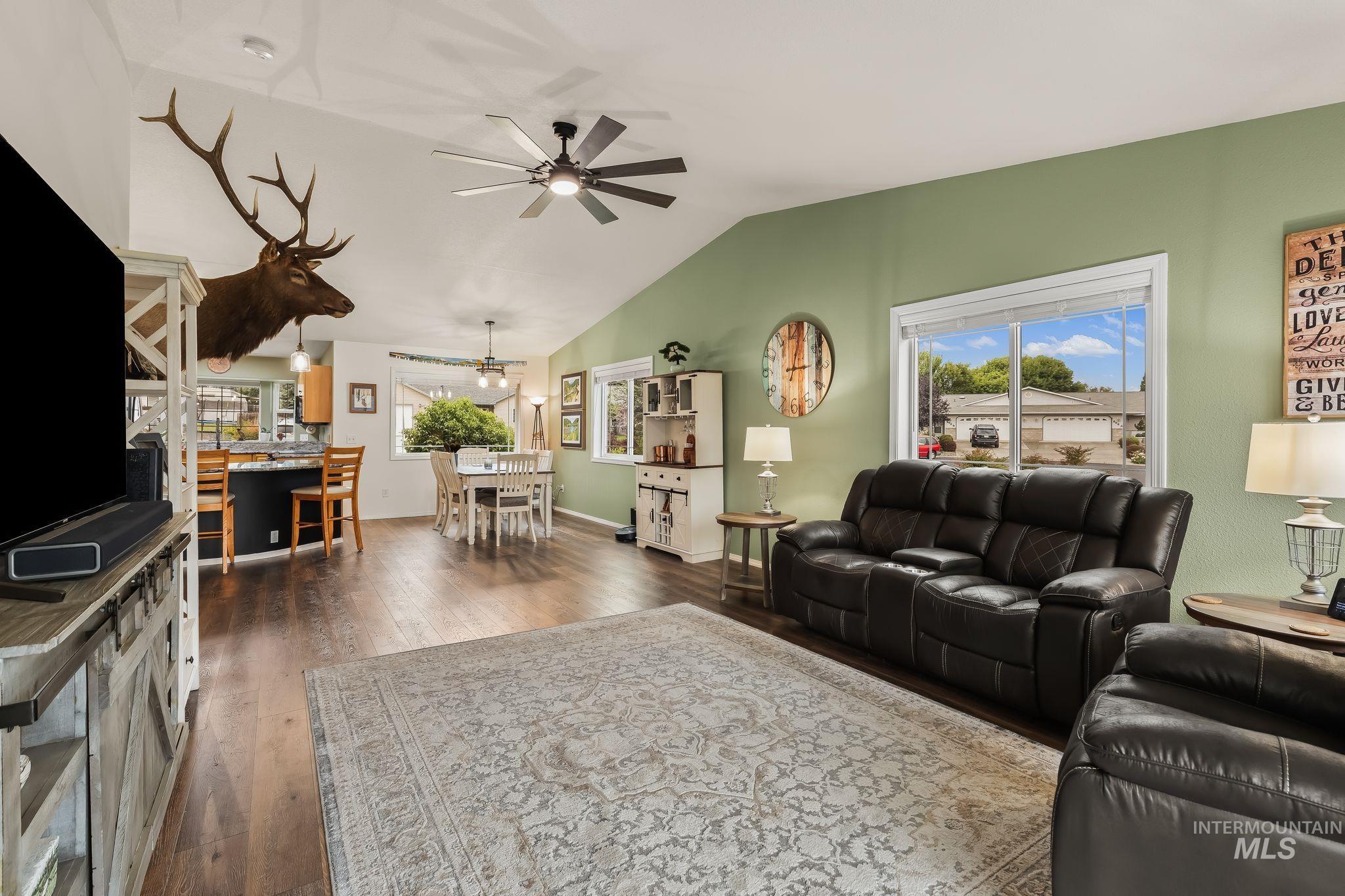 907 Magnolia St Property Photo 16