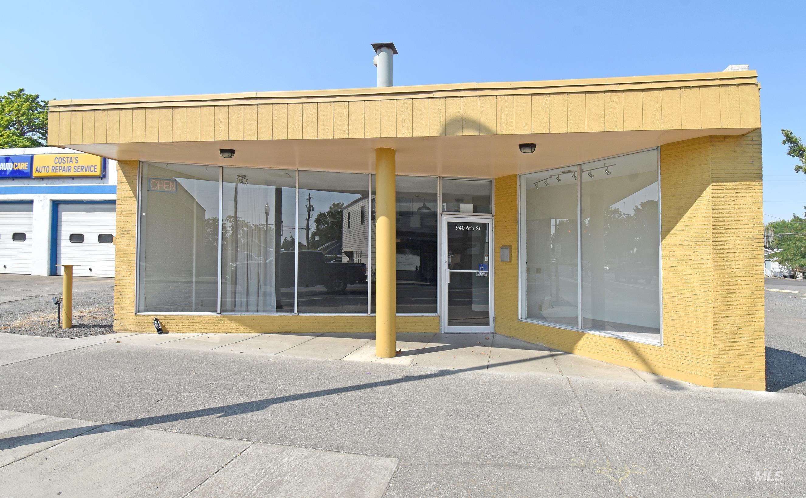 940 6th Street Property Photo 1