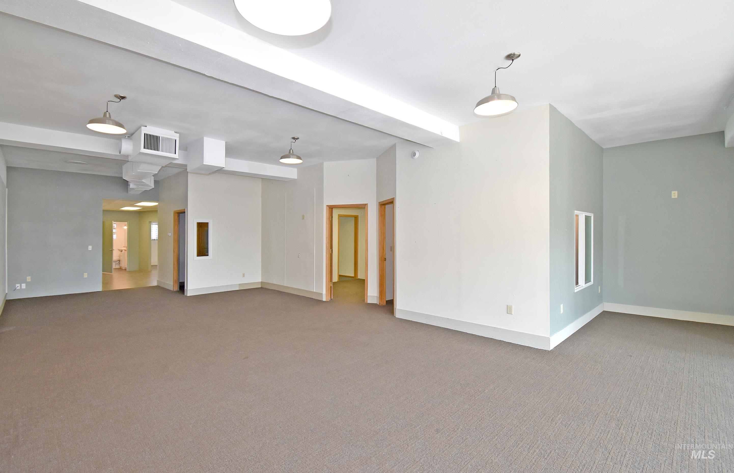 940 6th Street Property Photo 4