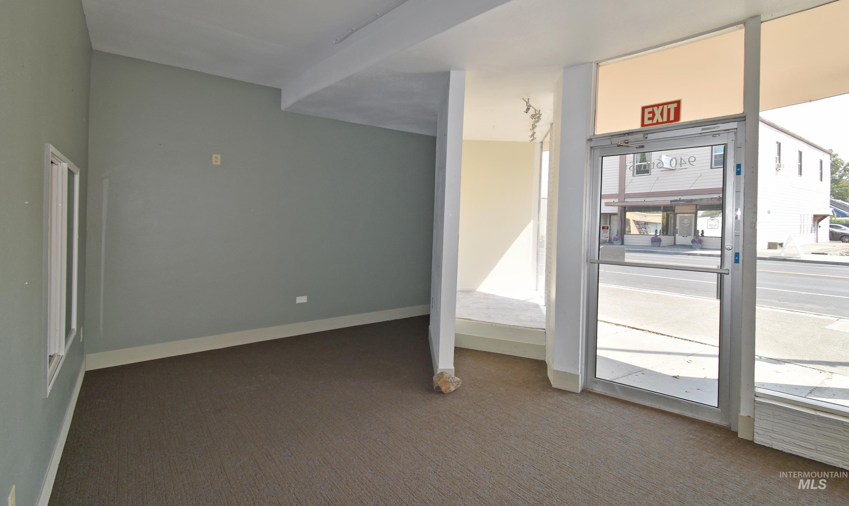940 6th Street Property Photo 5