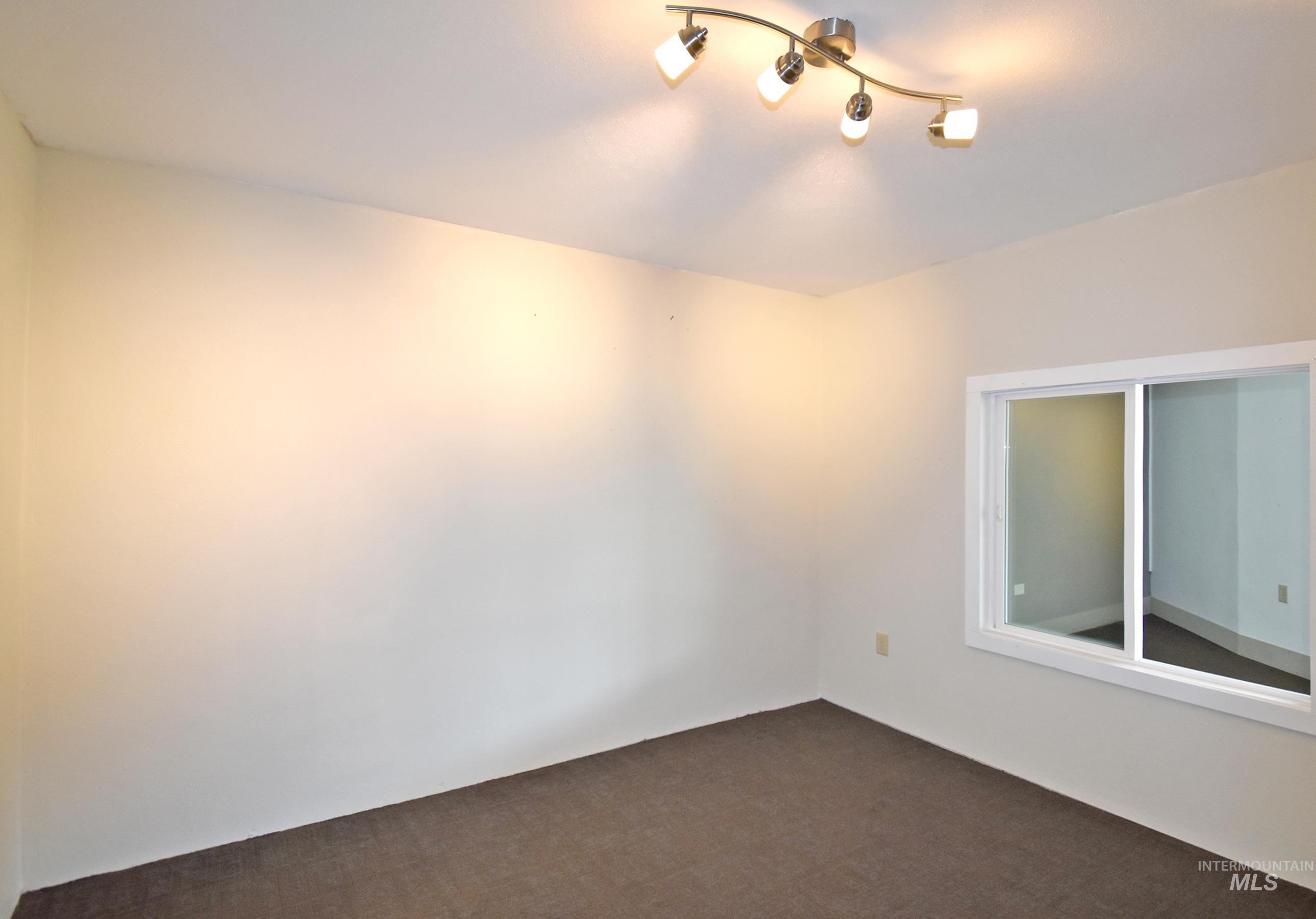 940 6th Street Property Photo 6