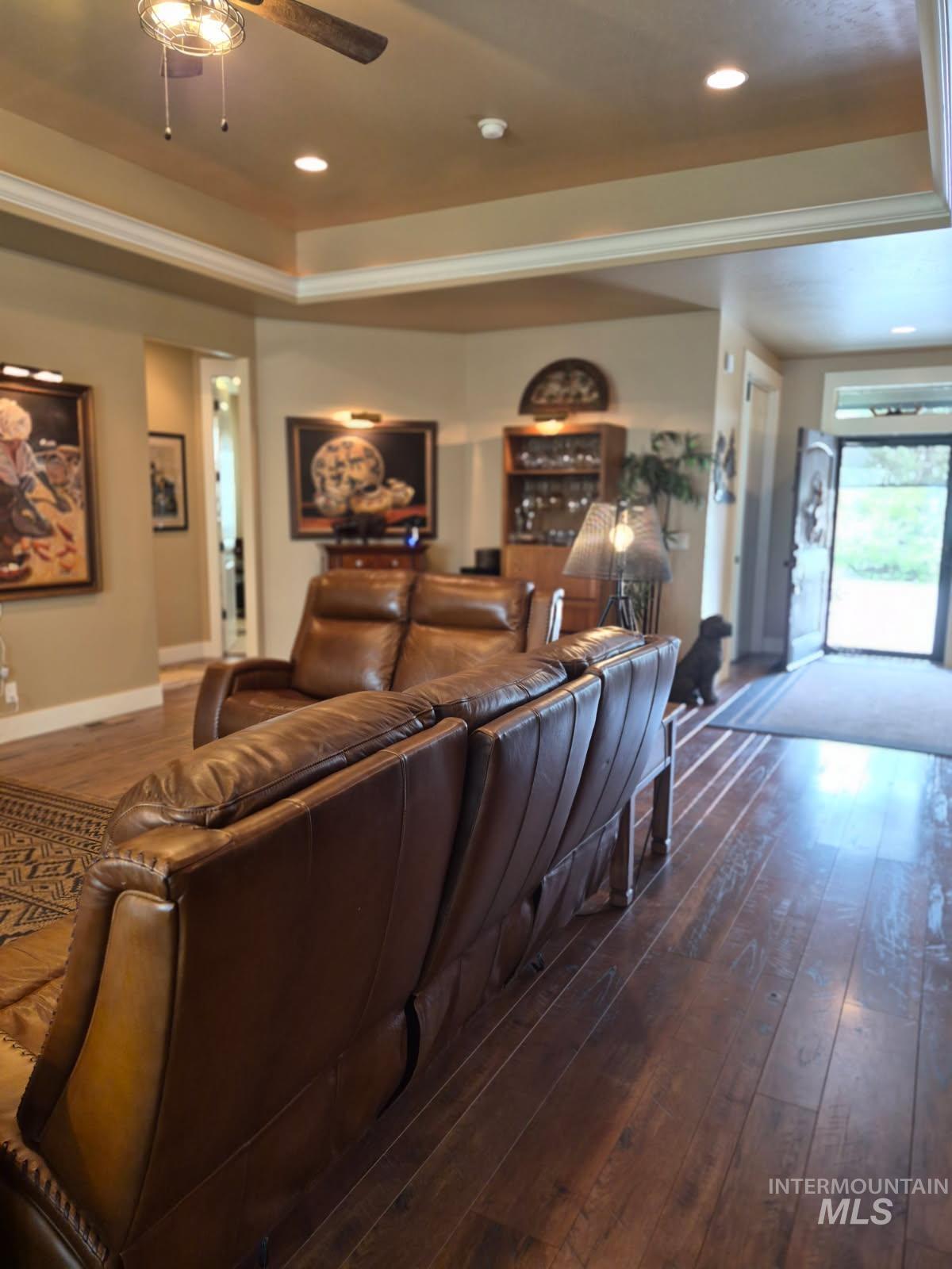 4721 Middlesboro Property Photo 4