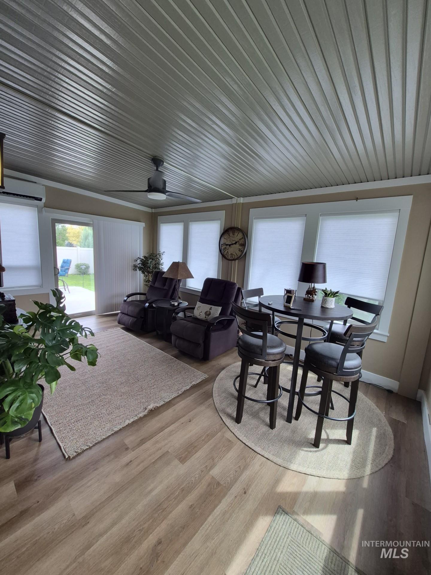 4721 Middlesboro Property Photo 6