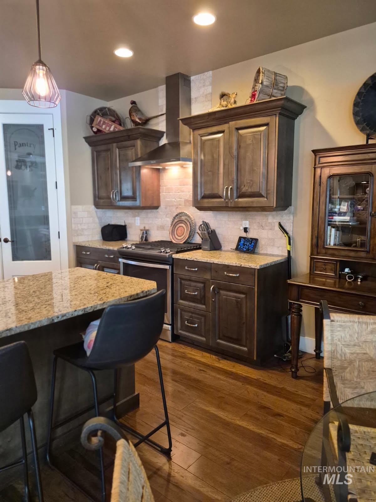 4721 Middlesboro Property Photo 9