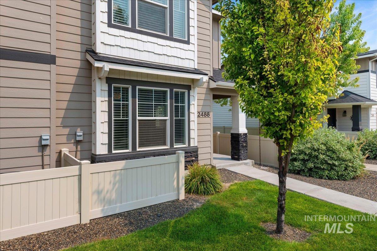 2488 E Blue Tick Street Property Photo 2