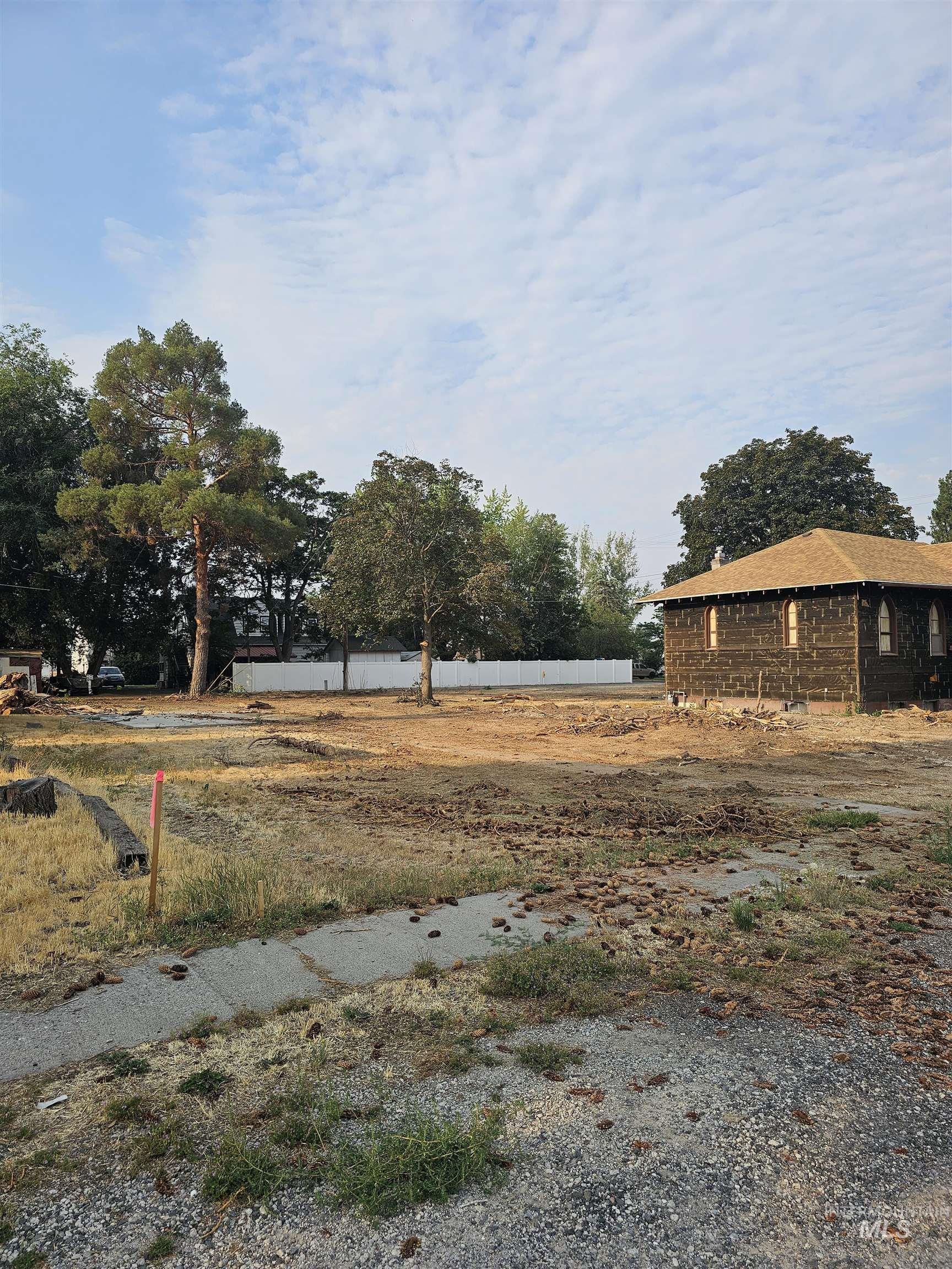 197 W 2nd Avenue Property Photo 2