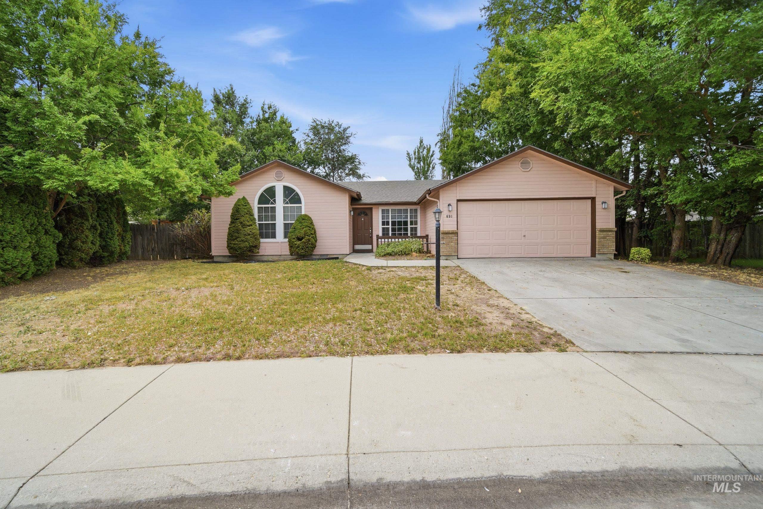 691 N Tidwell Way Property Photo 1