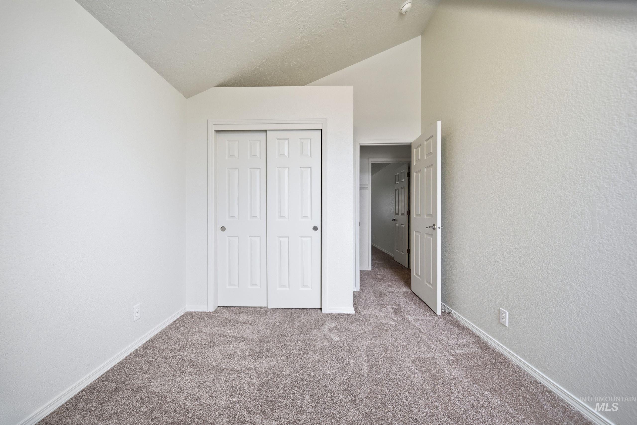 691 N Tidwell Way Property Photo 4