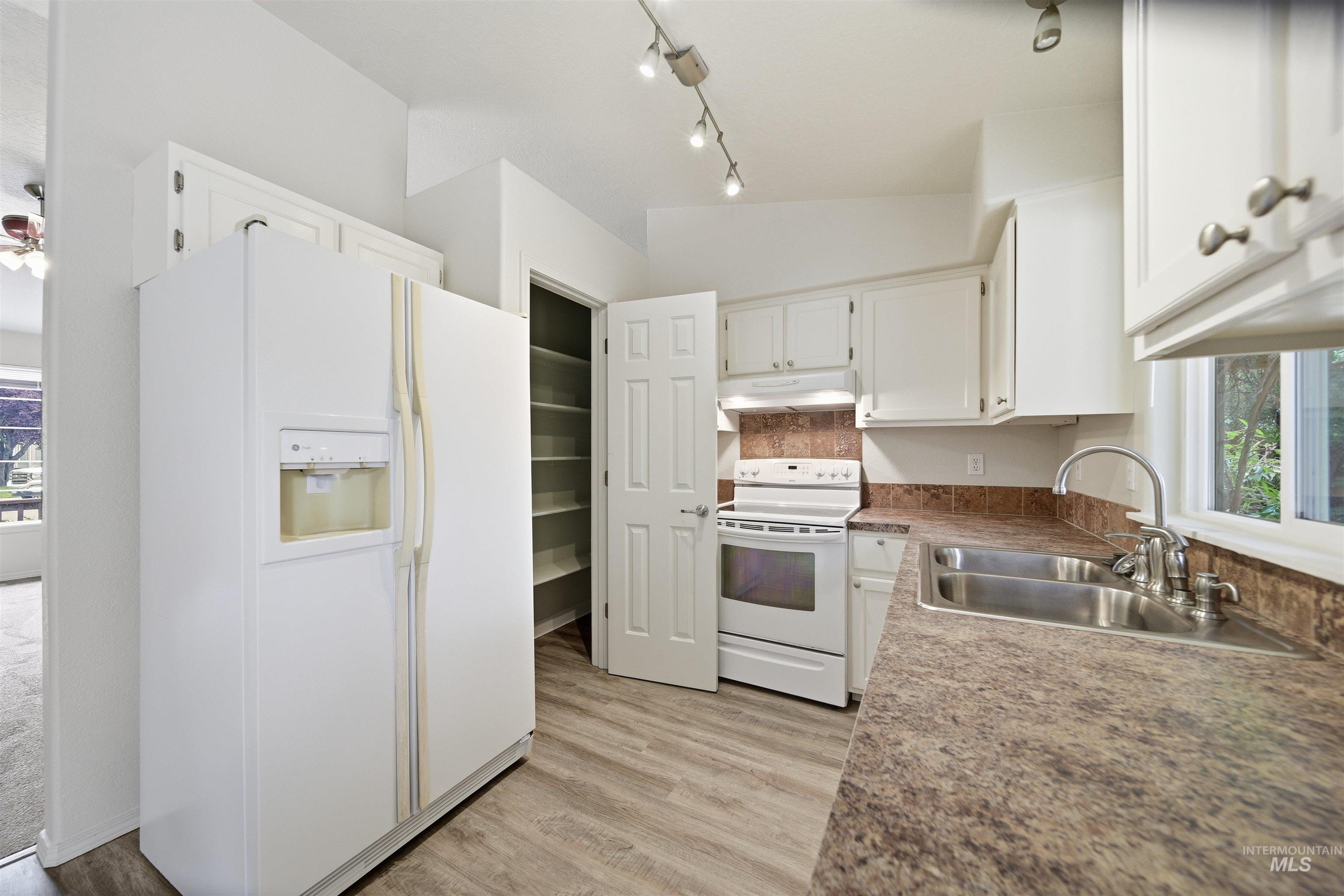 691 N Tidwell Way Property Photo 12