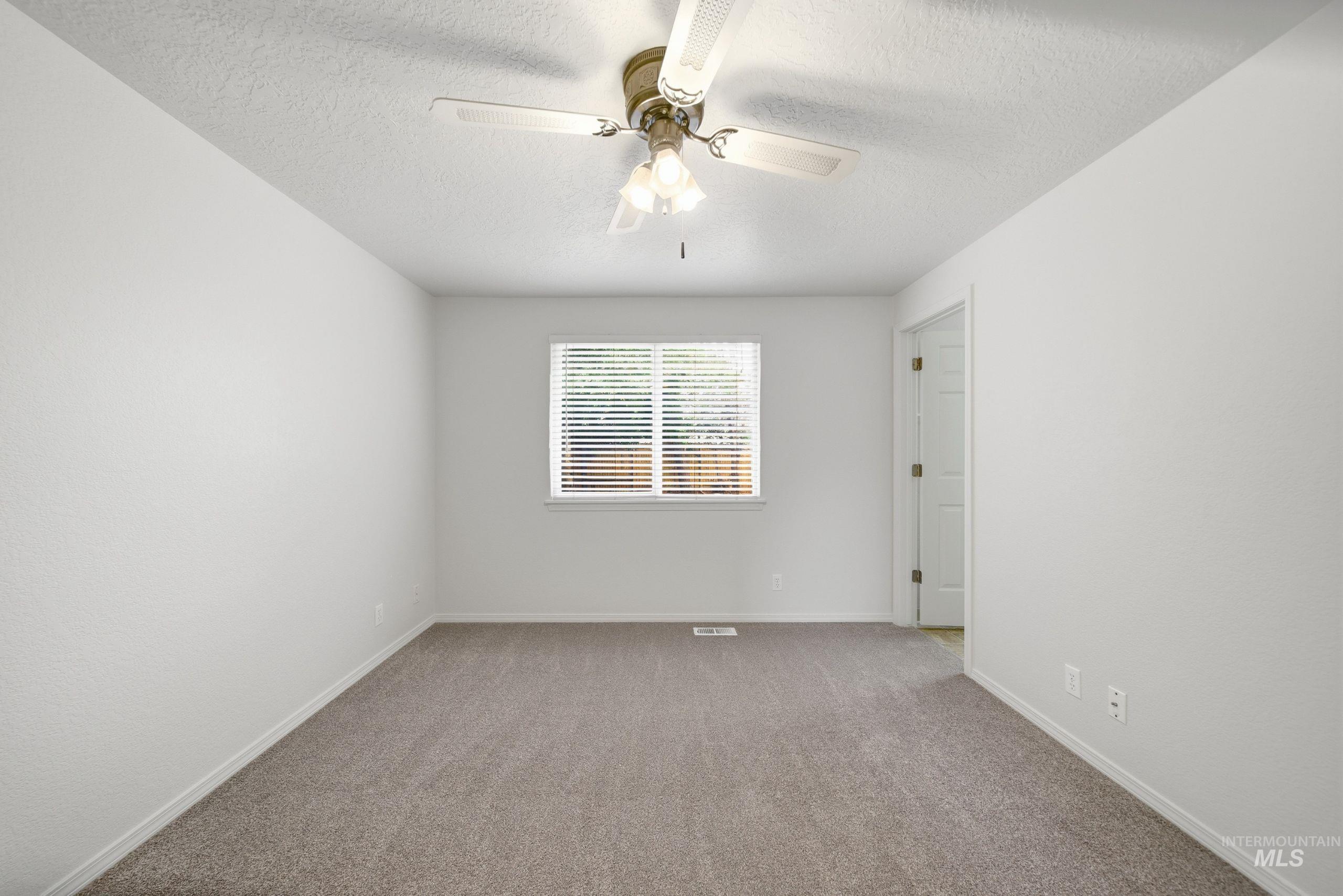 691 N Tidwell Way Property Photo 13