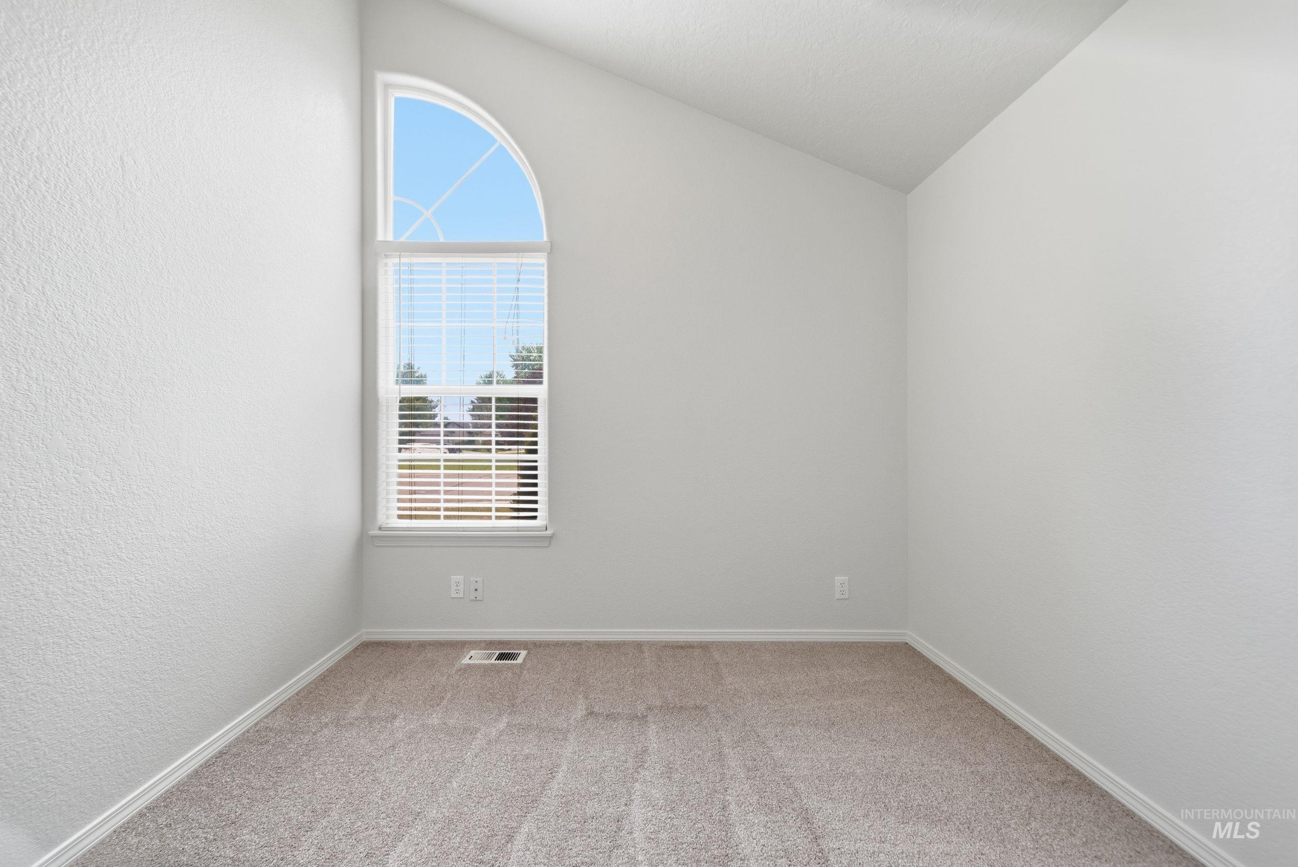 691 N Tidwell Way Property Photo 16