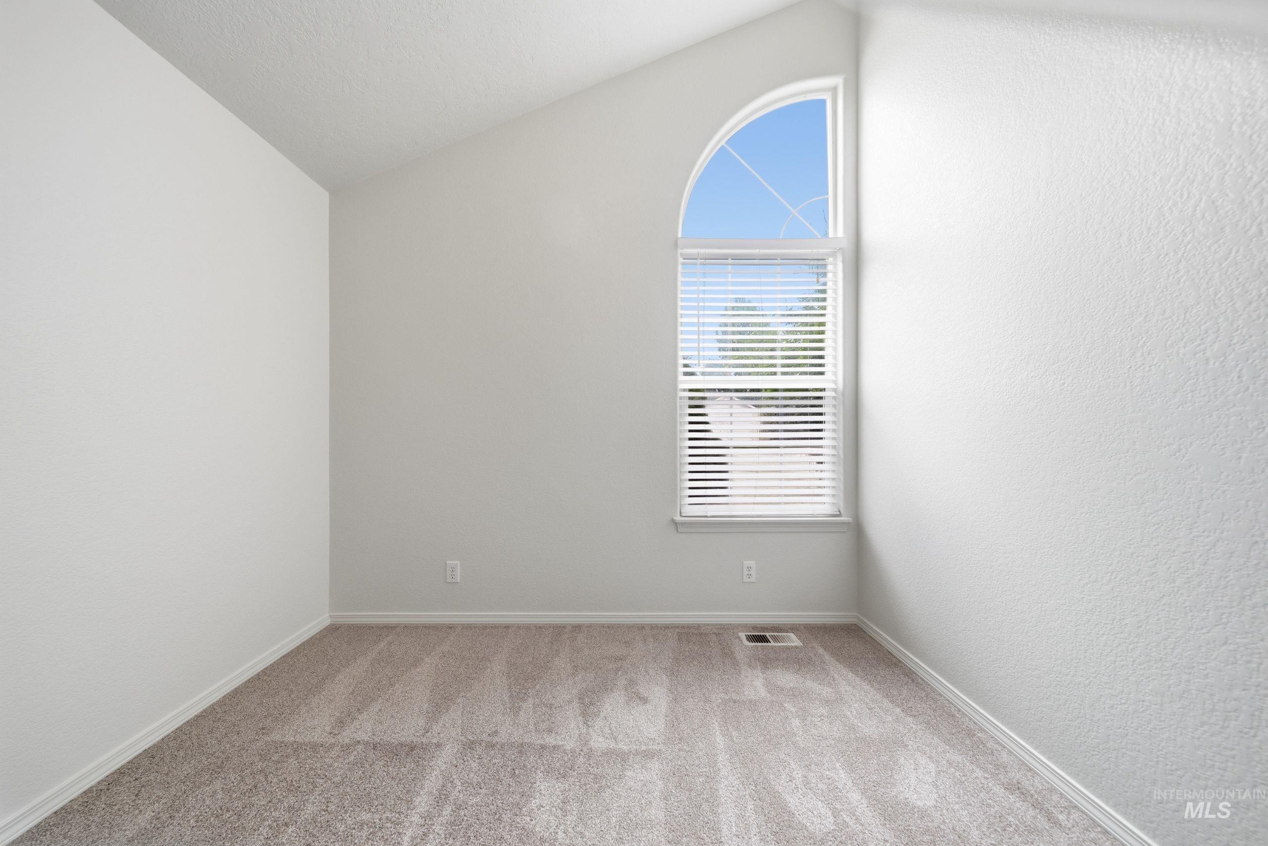 691 N Tidwell Way Property Photo 17