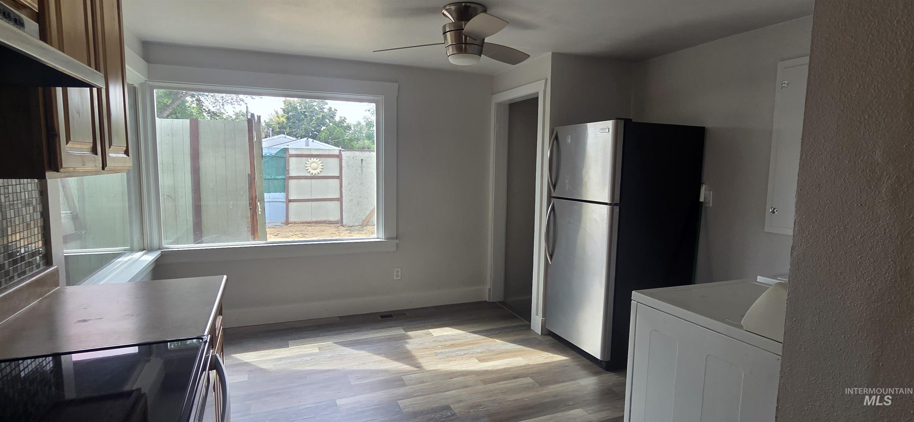 616 8th Property Photo 4