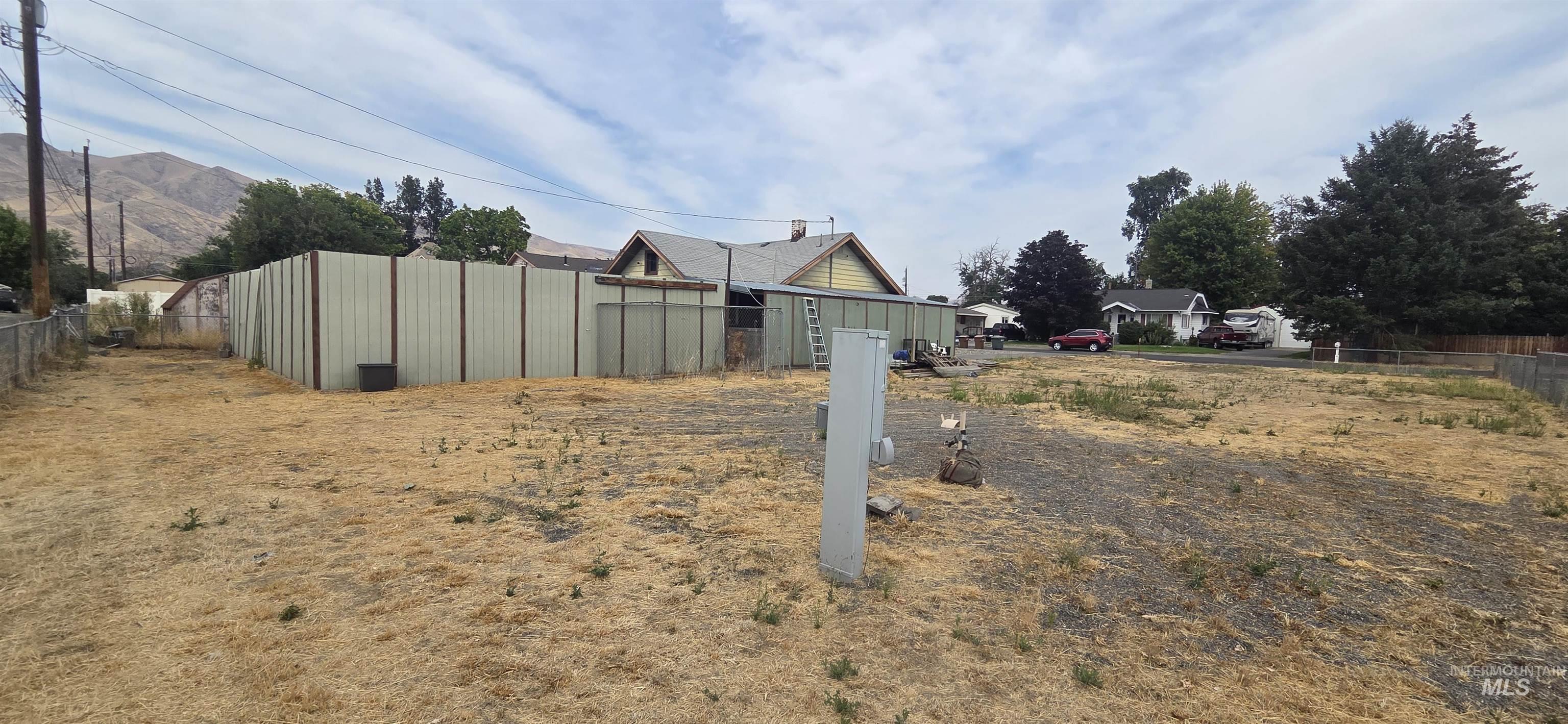 616 8th Property Photo 9