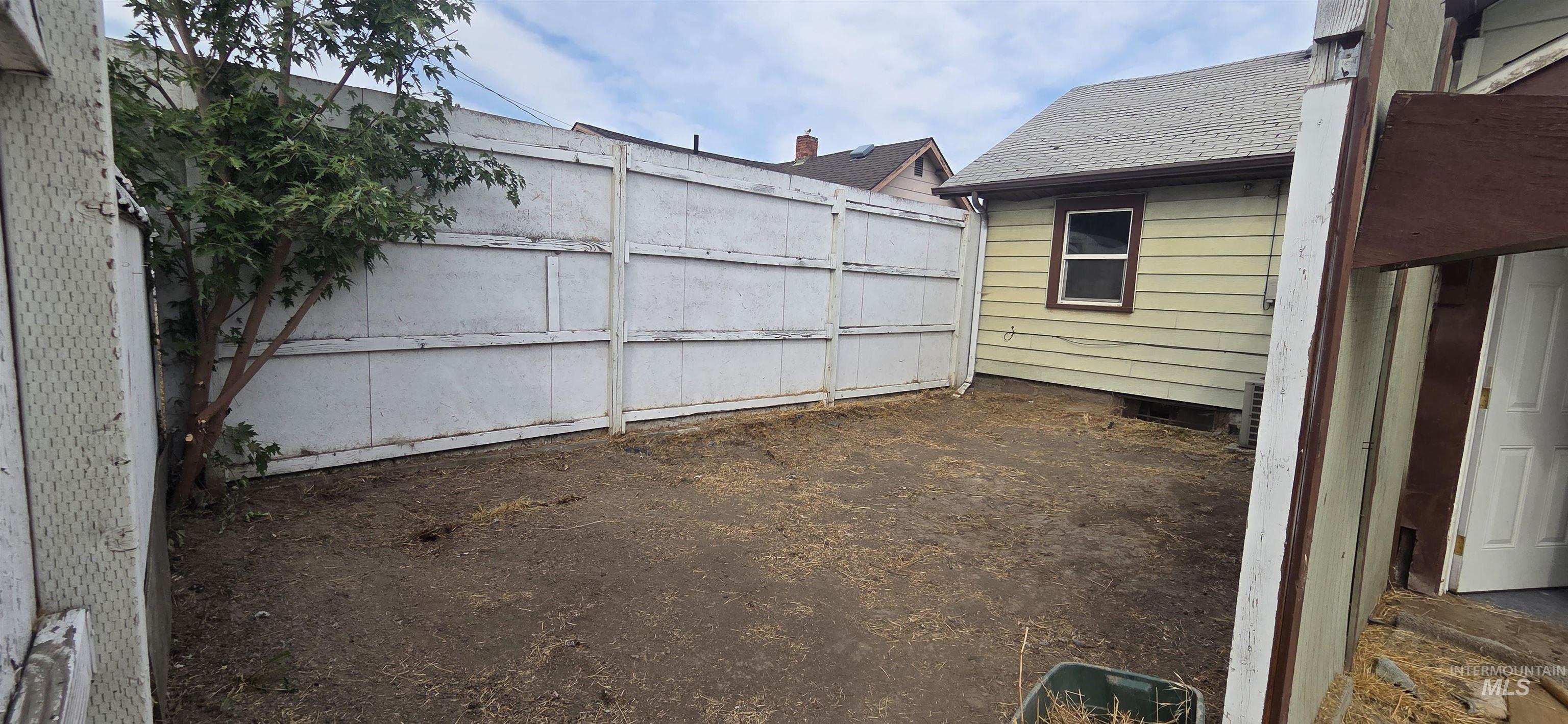 616 8th Property Photo 13