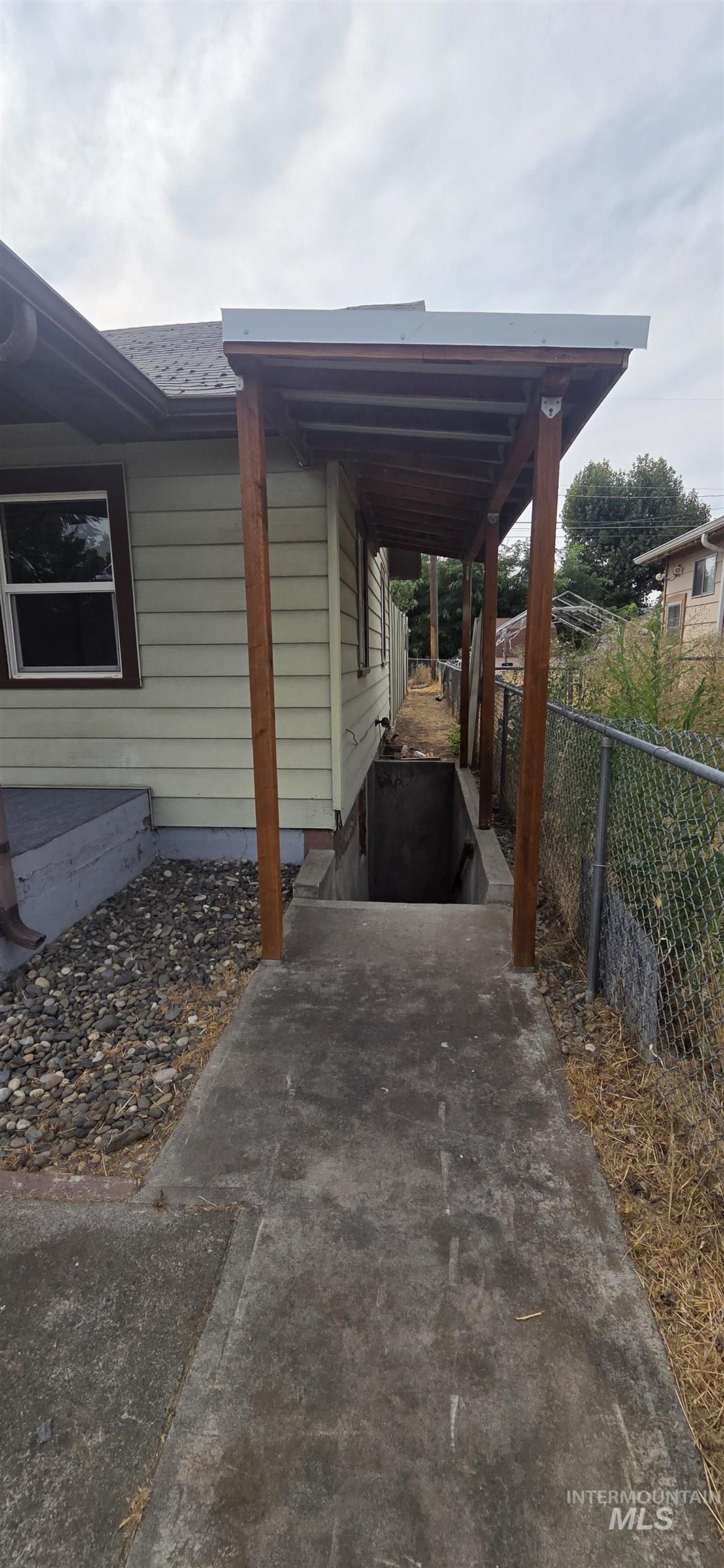 616 8th Property Photo 23
