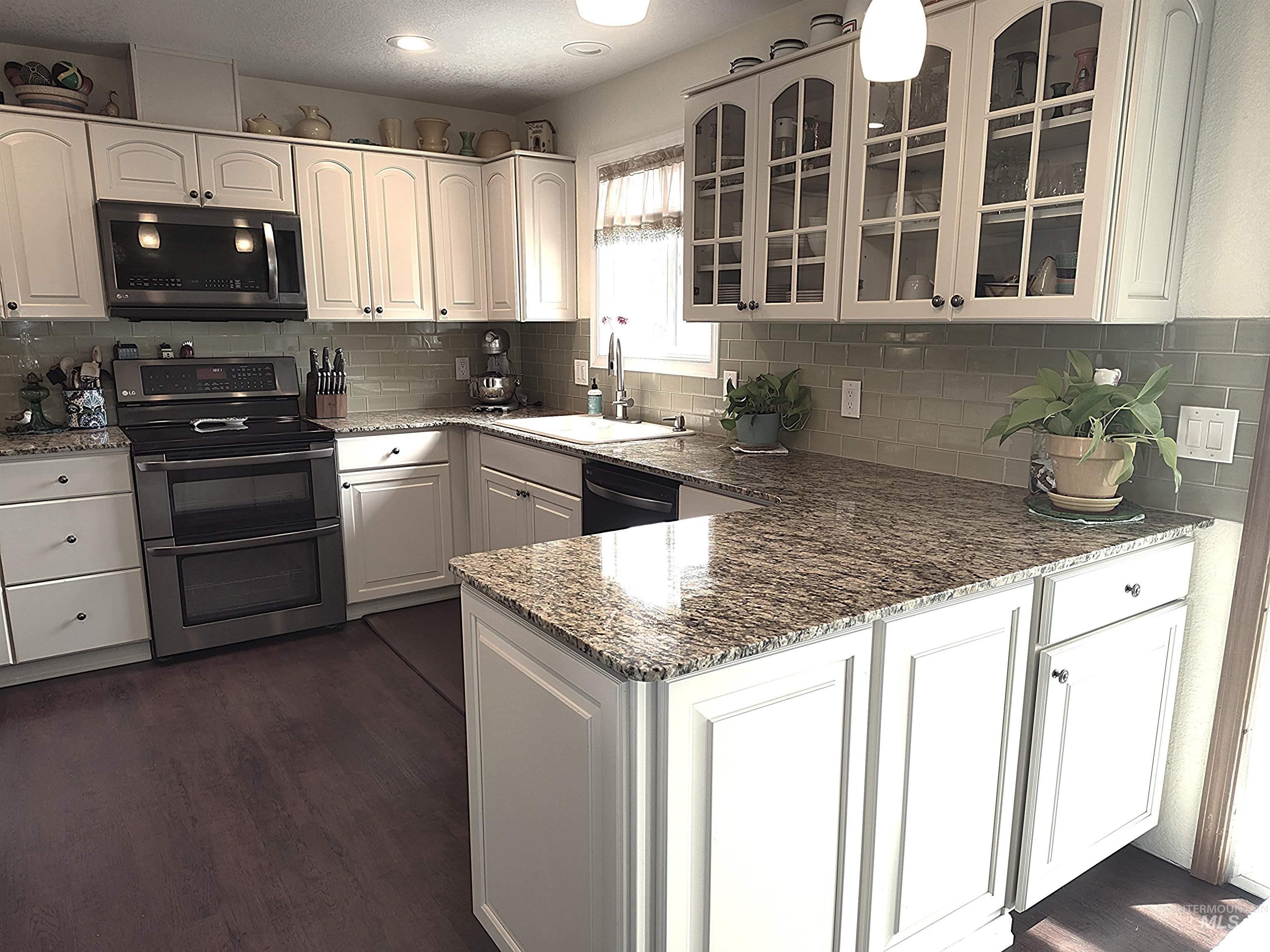 636 Dawn Drive Property Photo 6