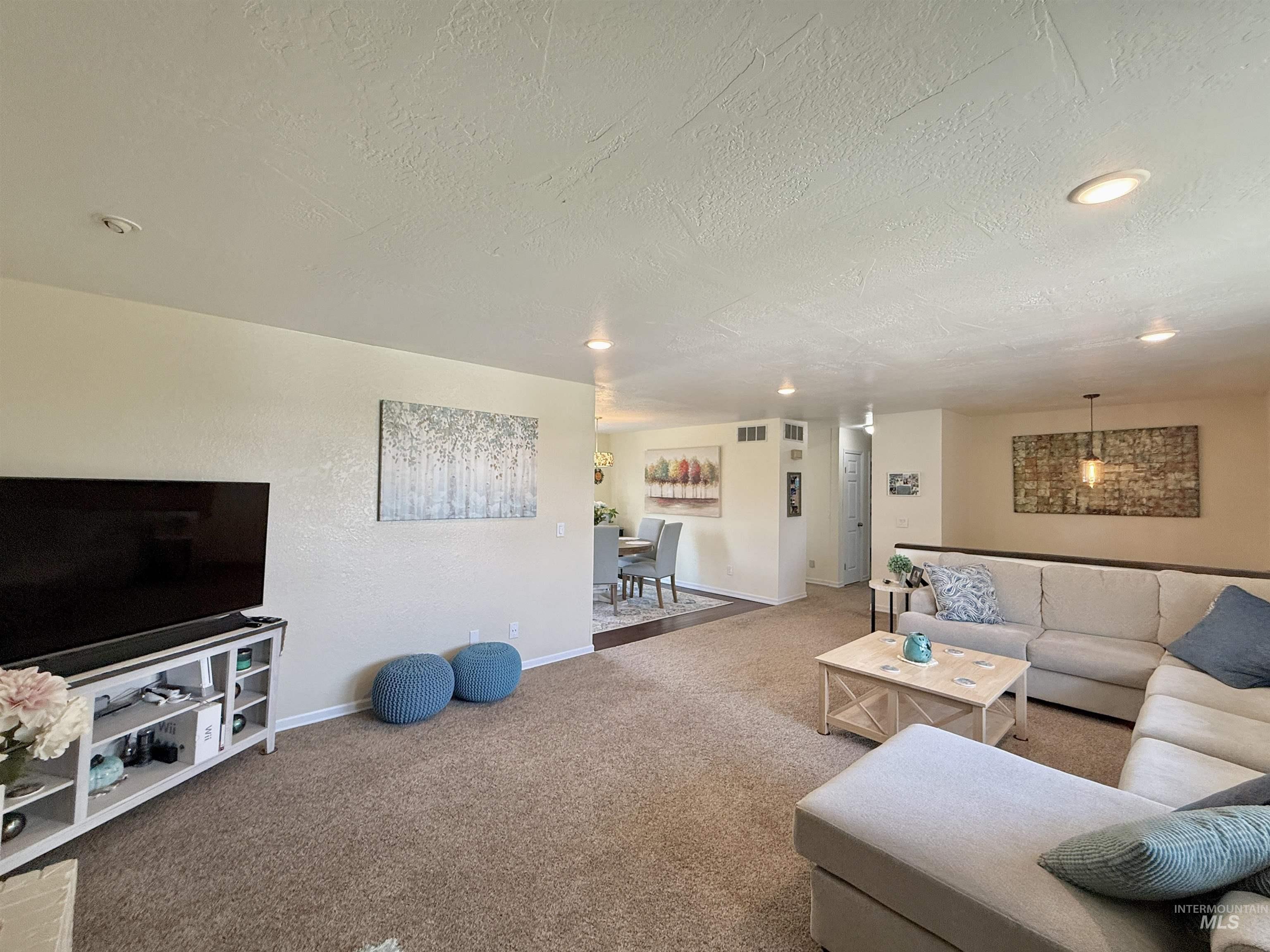 636 Dawn Drive Property Photo 6
