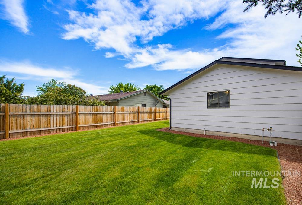 670 S Berwick Dr Property Photo 15