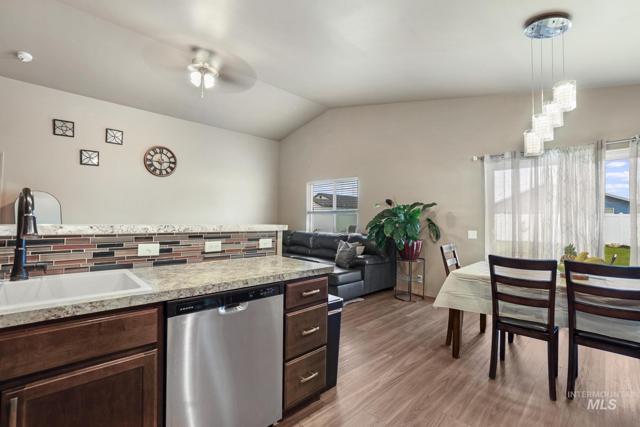 523 W Avenue H Property Photo 7
