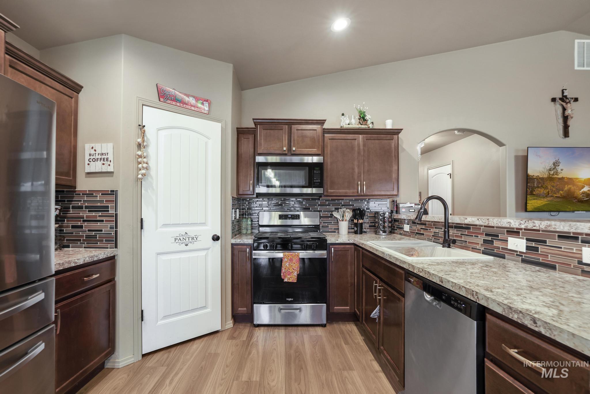 523 W Avenue H Property Photo 8