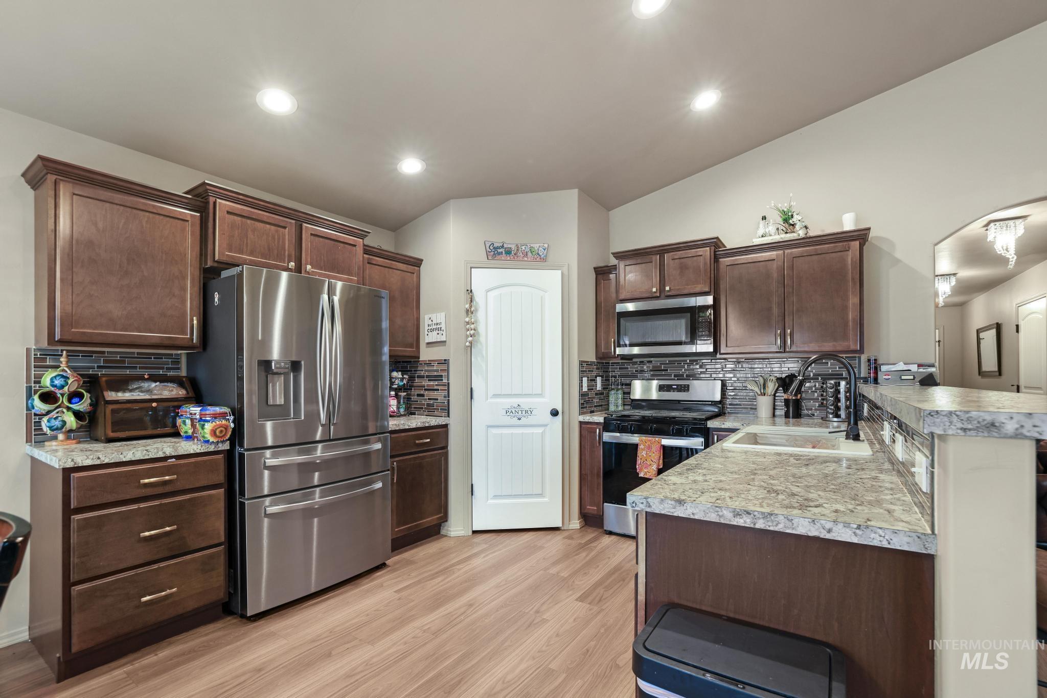 523 W Avenue H Property Photo 9