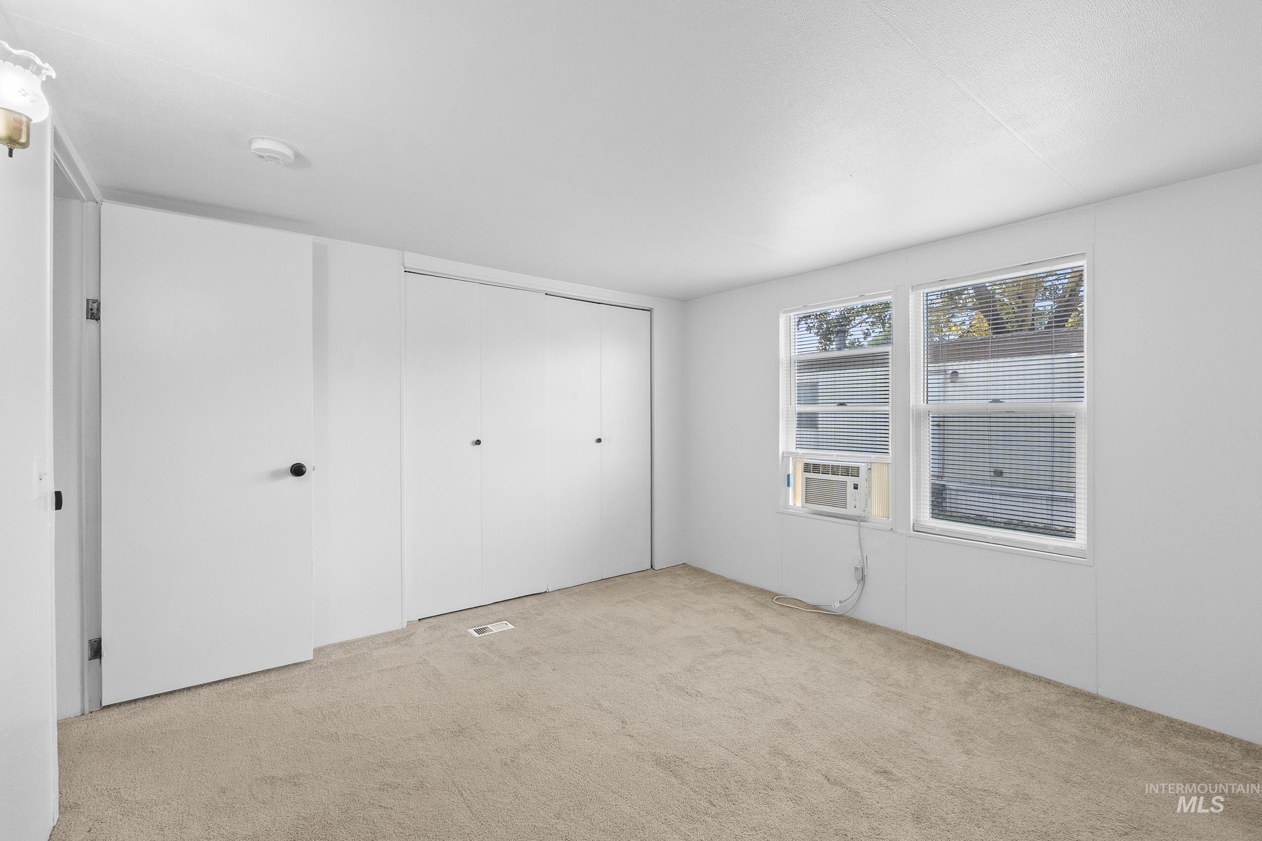 320 E Carol St Property Photo 7