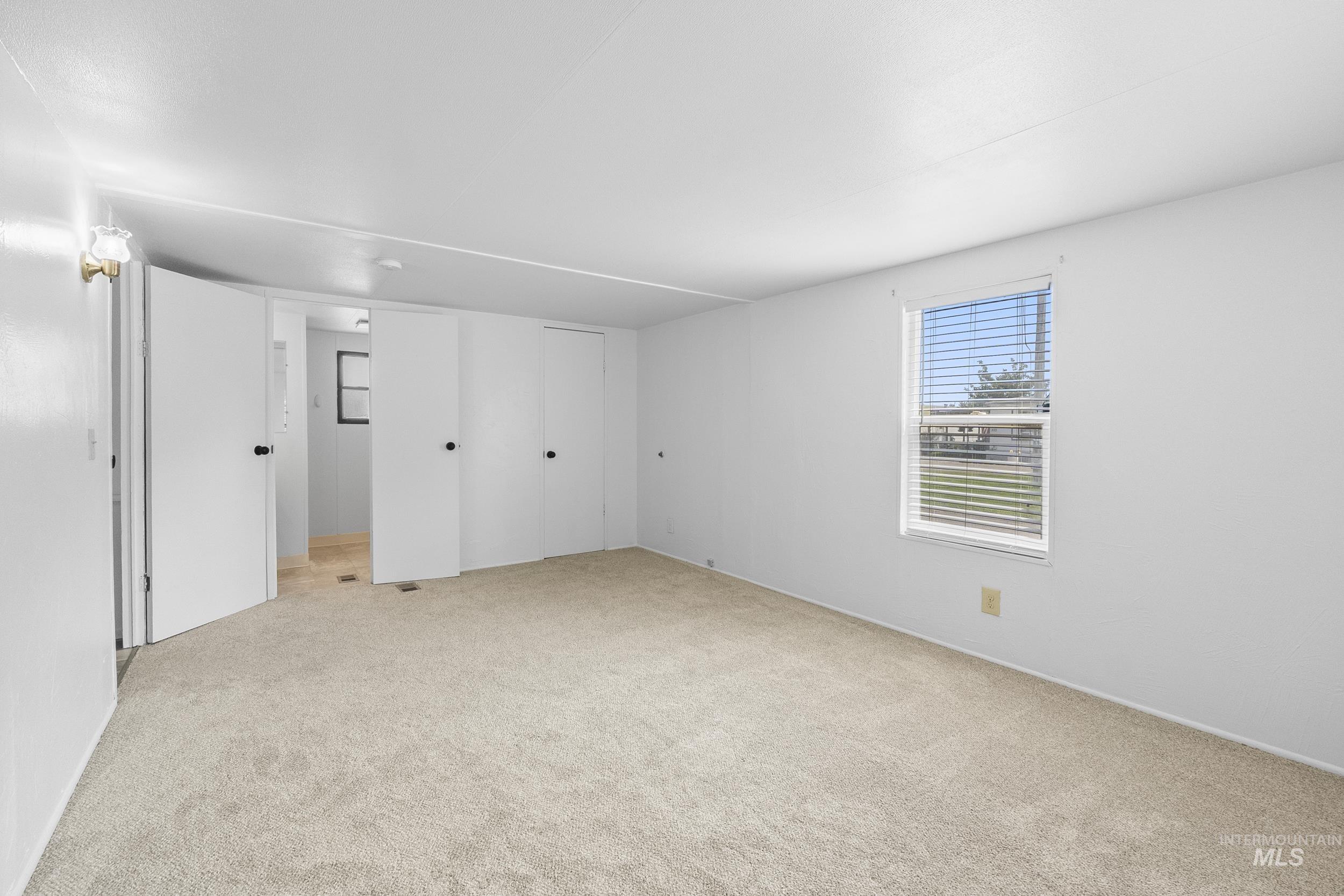 320 E Carol St Property Photo 10