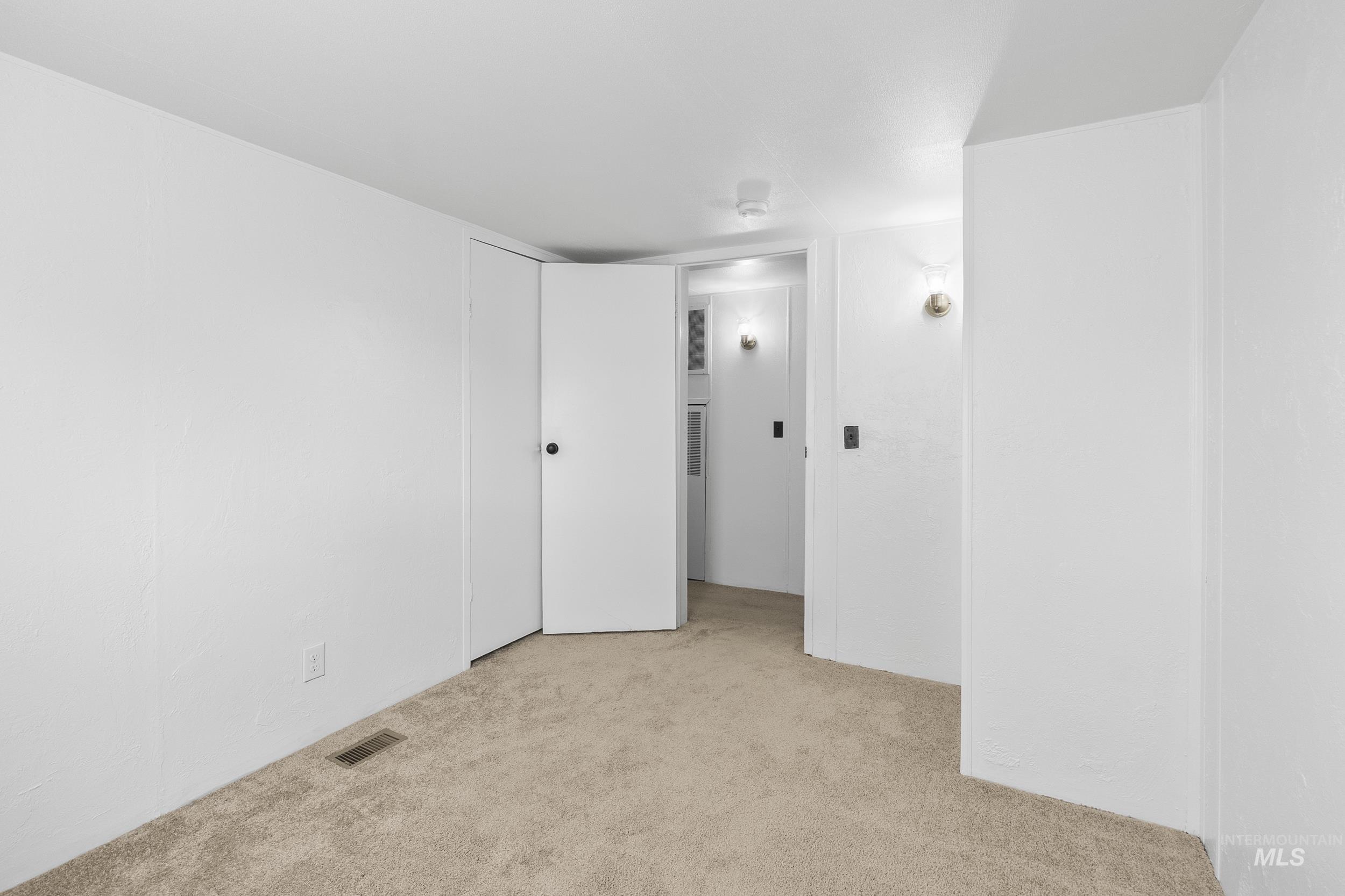 320 E Carol St Property Photo 11