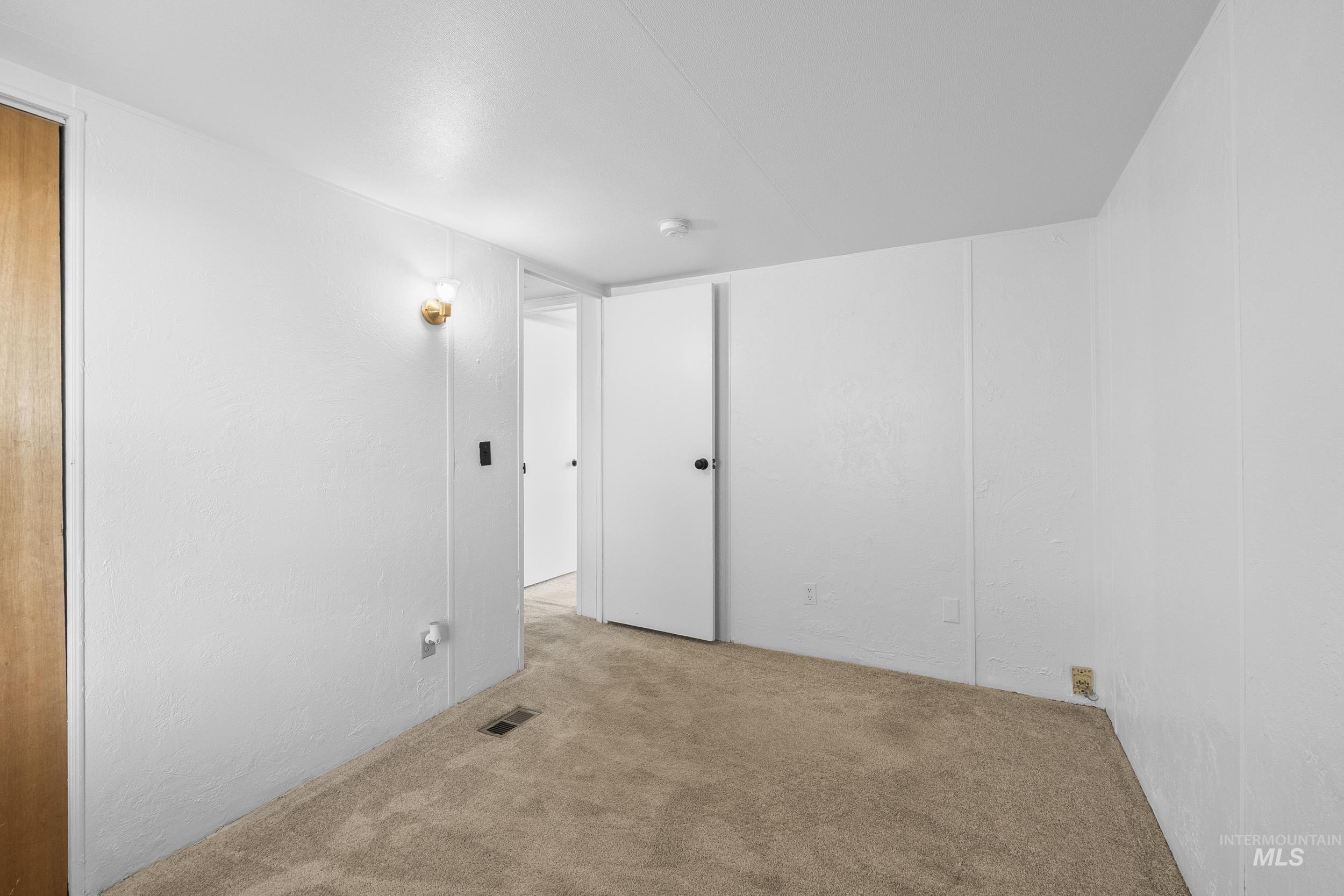 320 E Carol St Property Photo 12