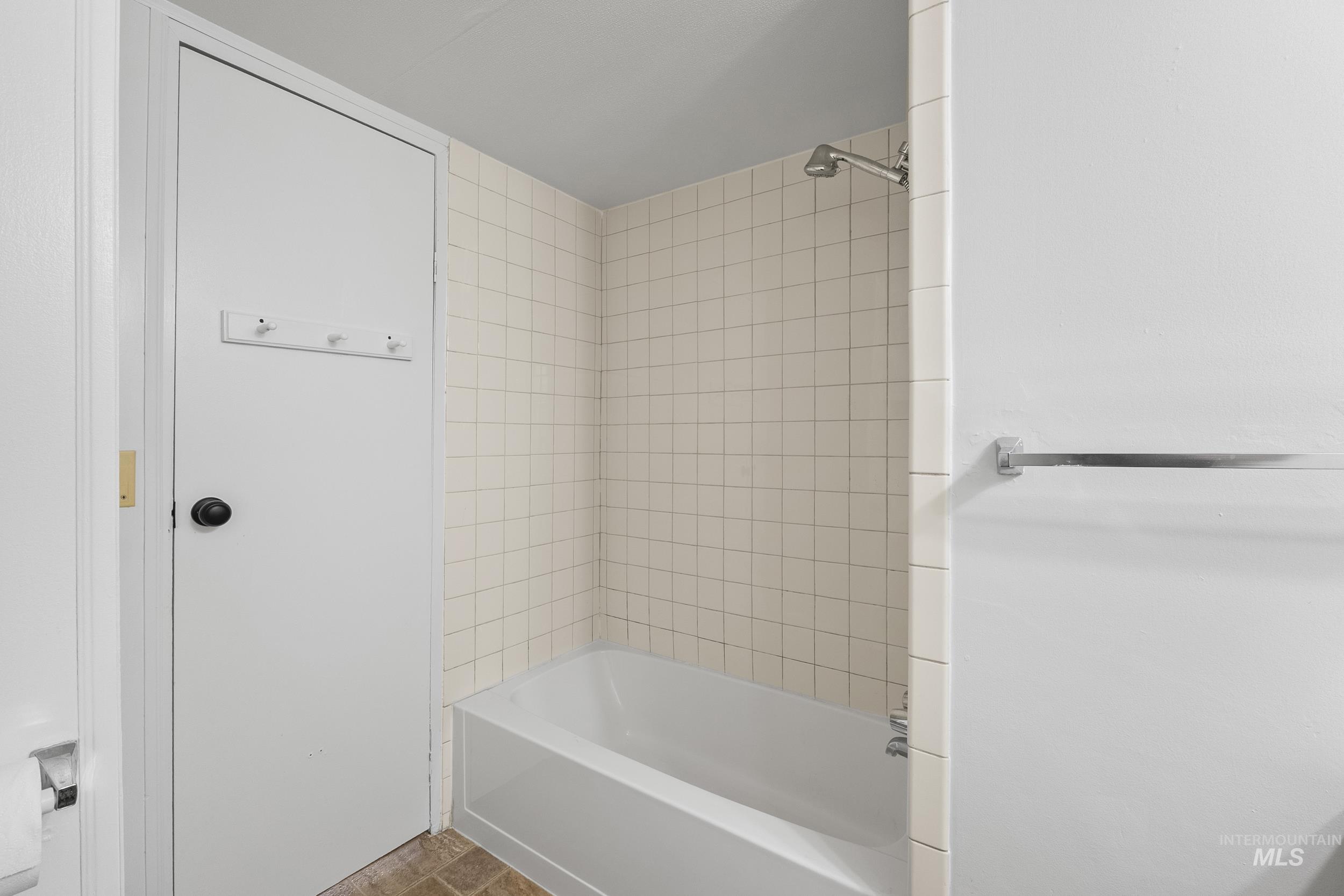 320 E Carol St Property Photo 14