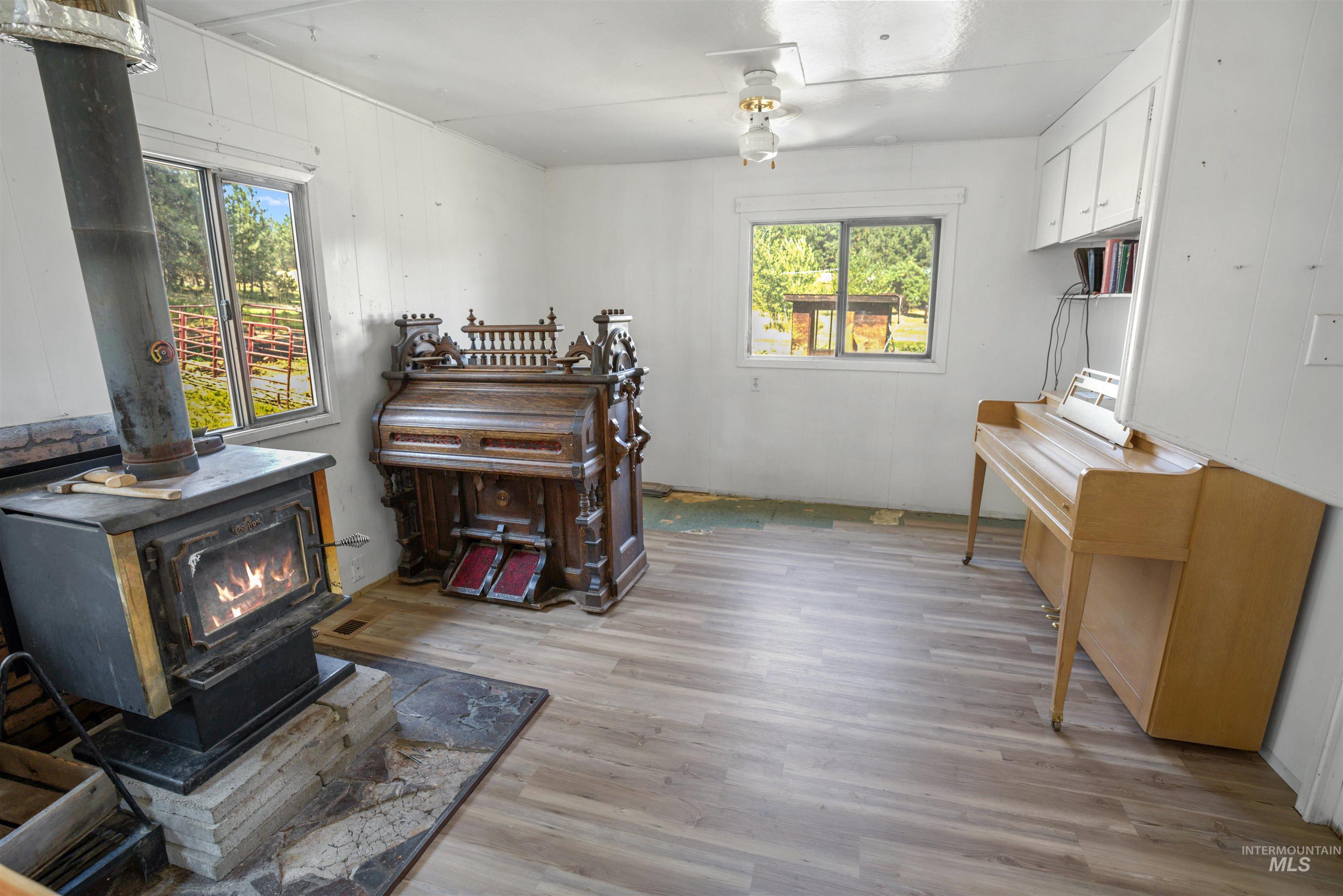 1910 East Mountain Rd Property Photo 11