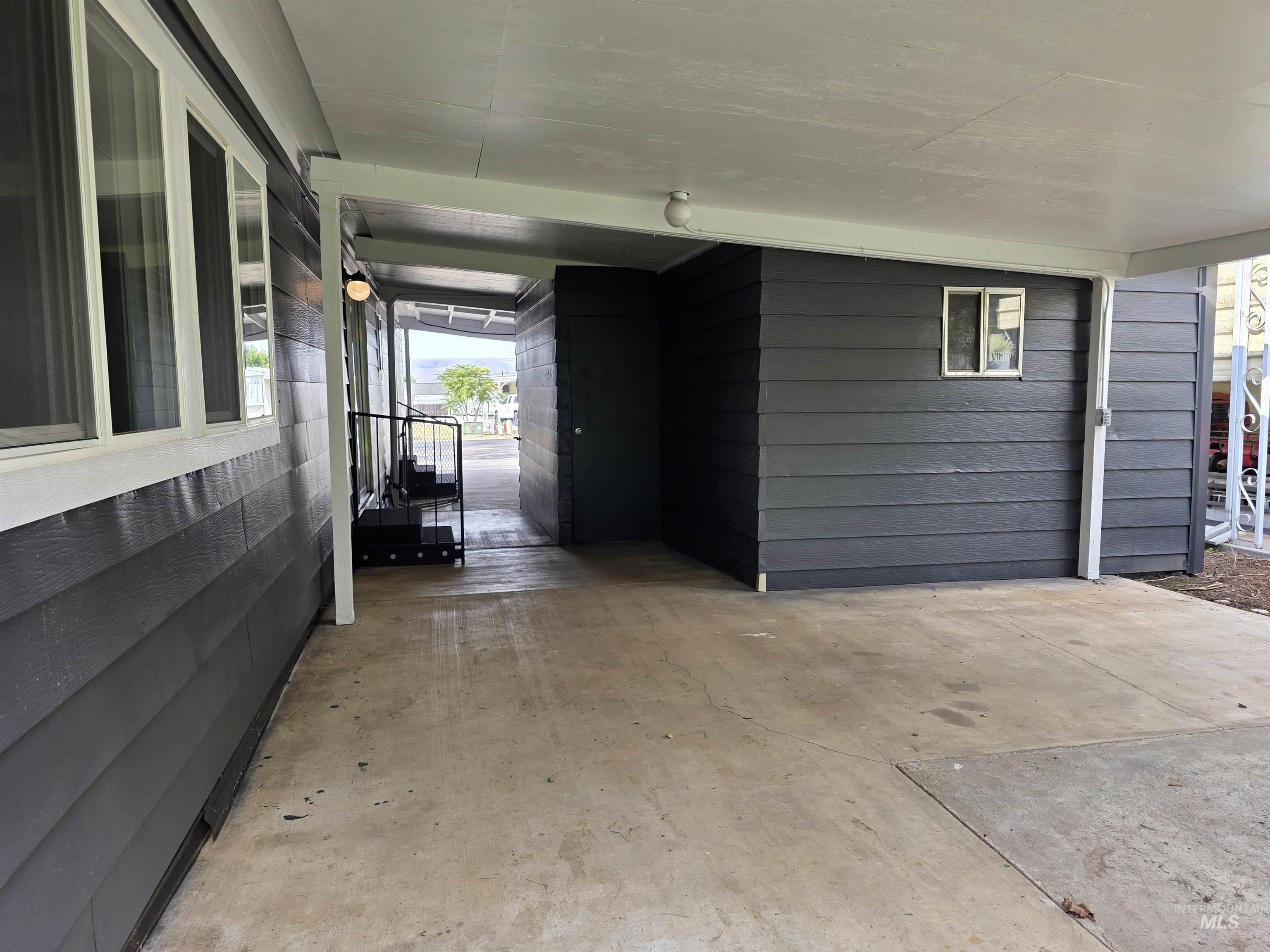 904 Hawthorne St Property Photo 2