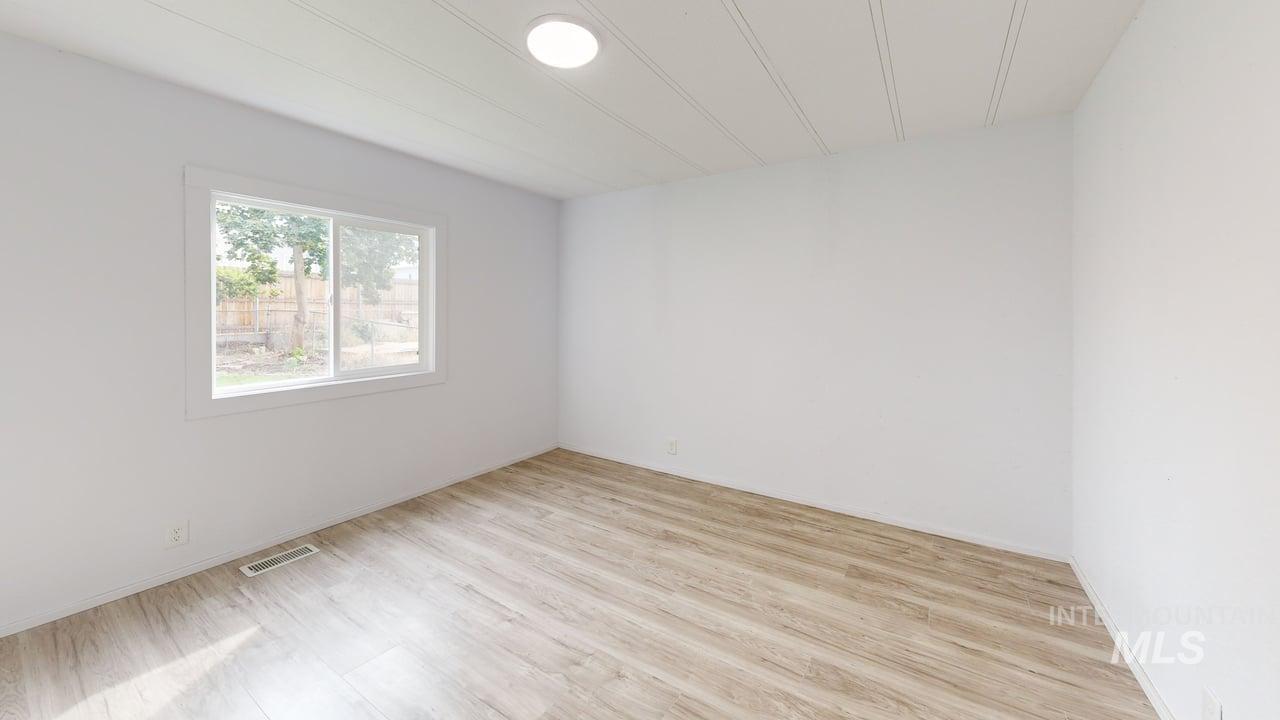 904 Hawthorne St Property Photo 18